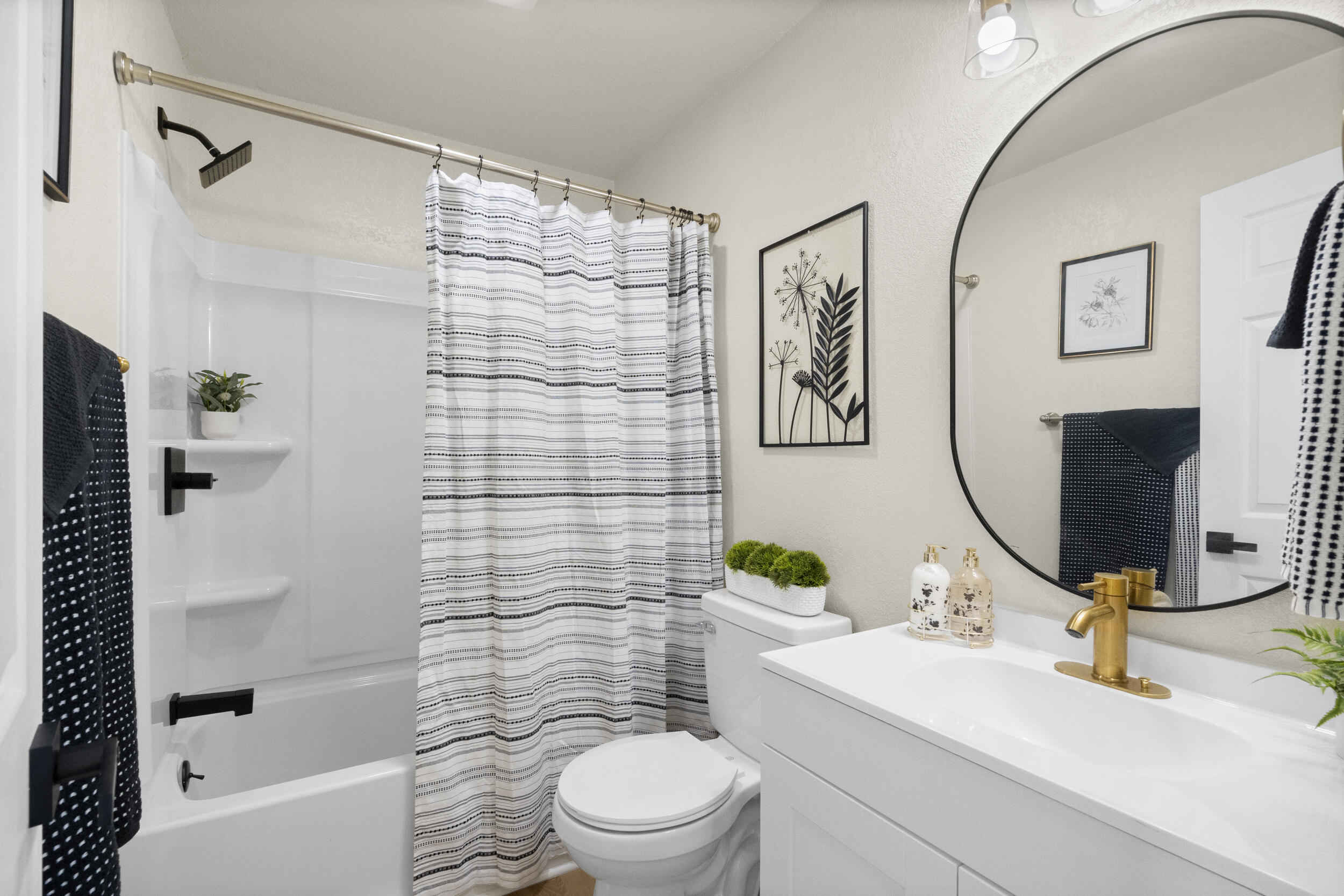 760 Crass Ave, Hanford, CA 93230