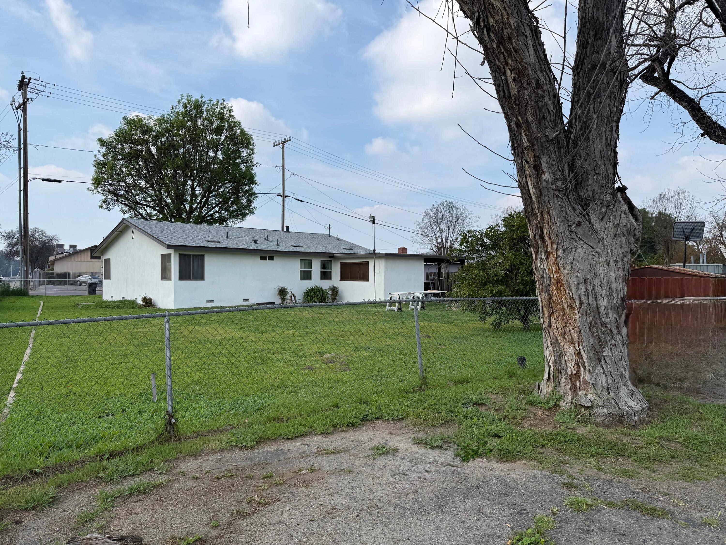 726 N Mooney Blvd, Visalia, CA 93291