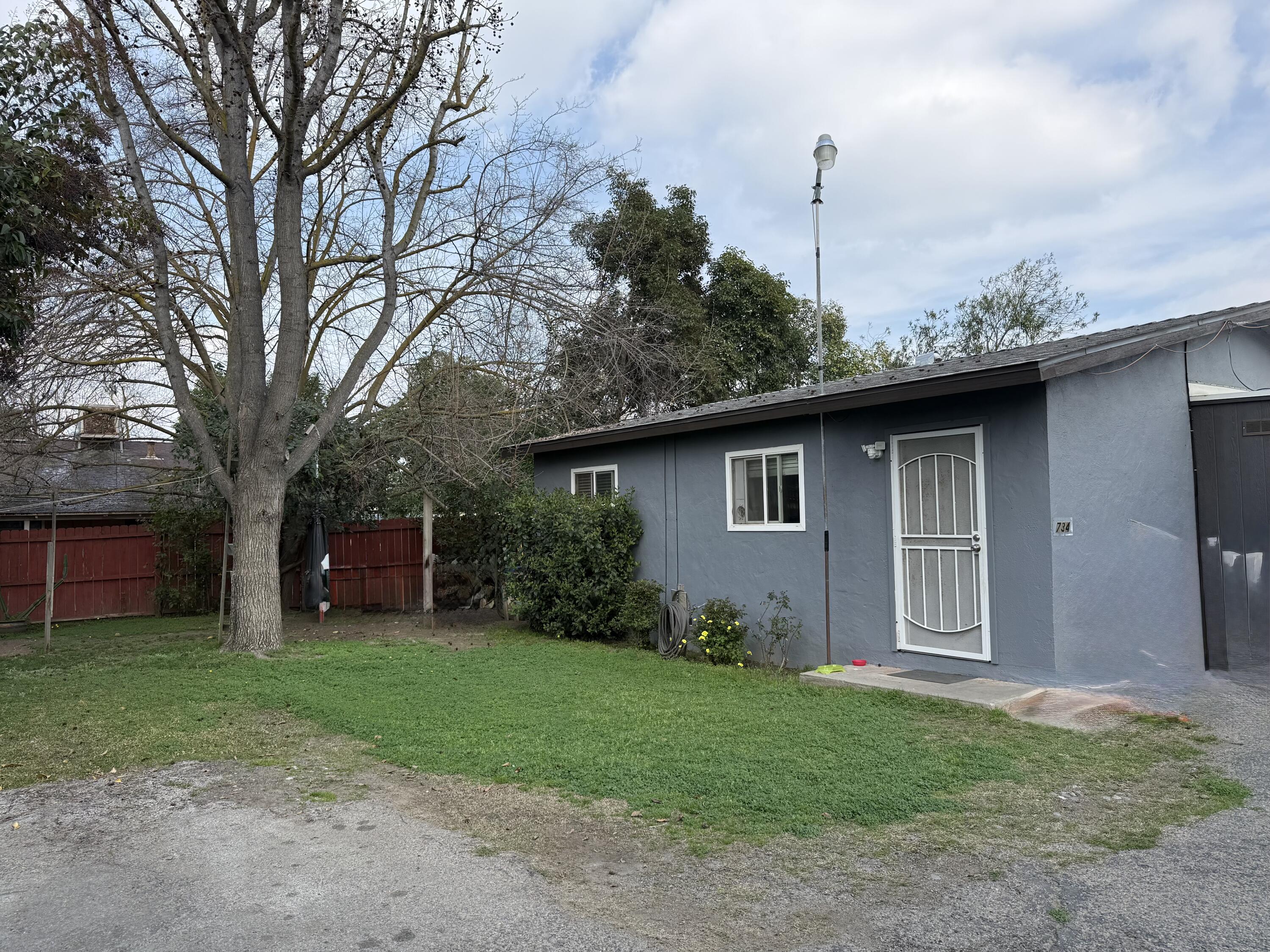 726 N Mooney Blvd, Visalia, CA 93291