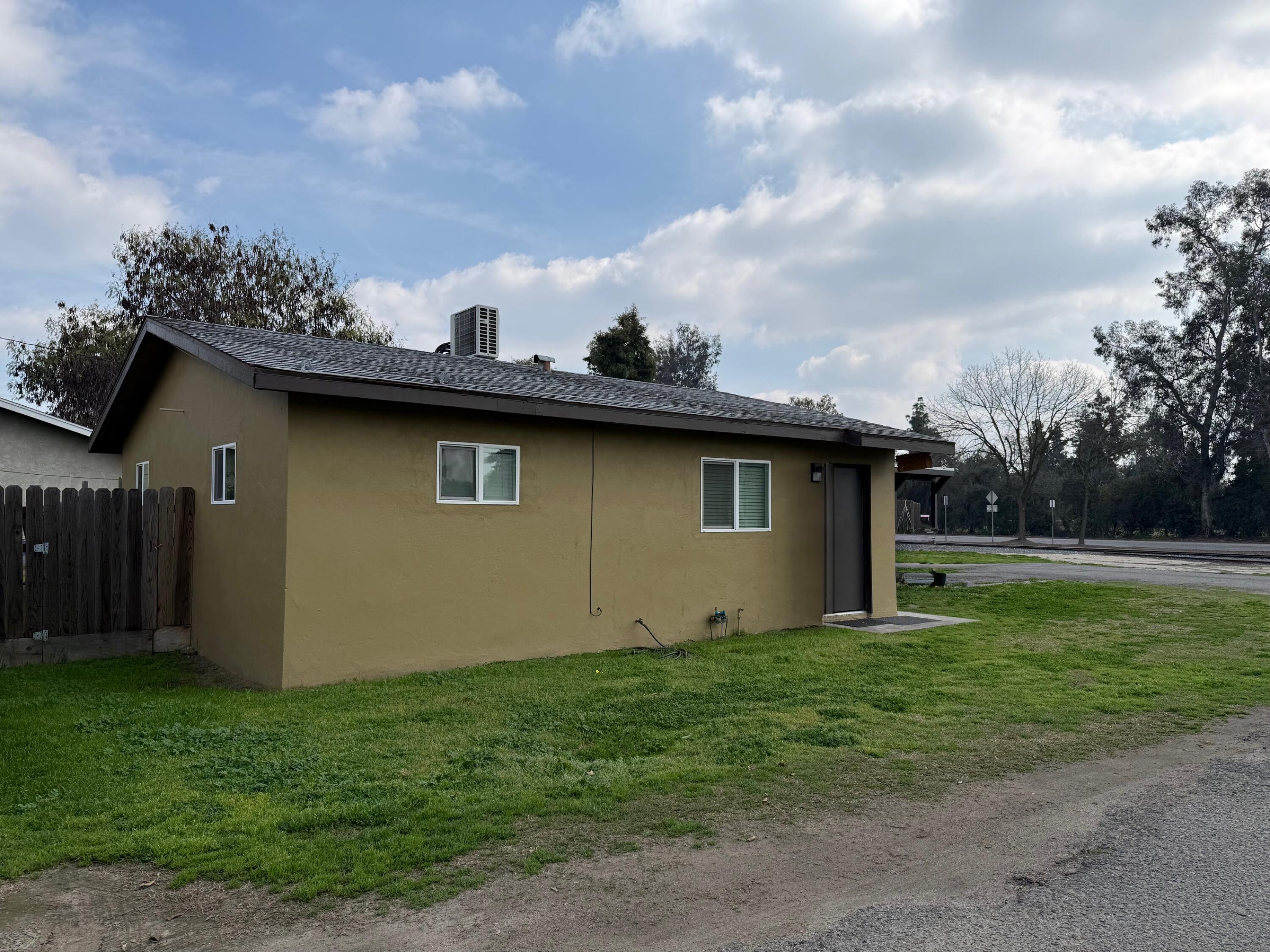 726 N Mooney Blvd, Visalia, CA 93291