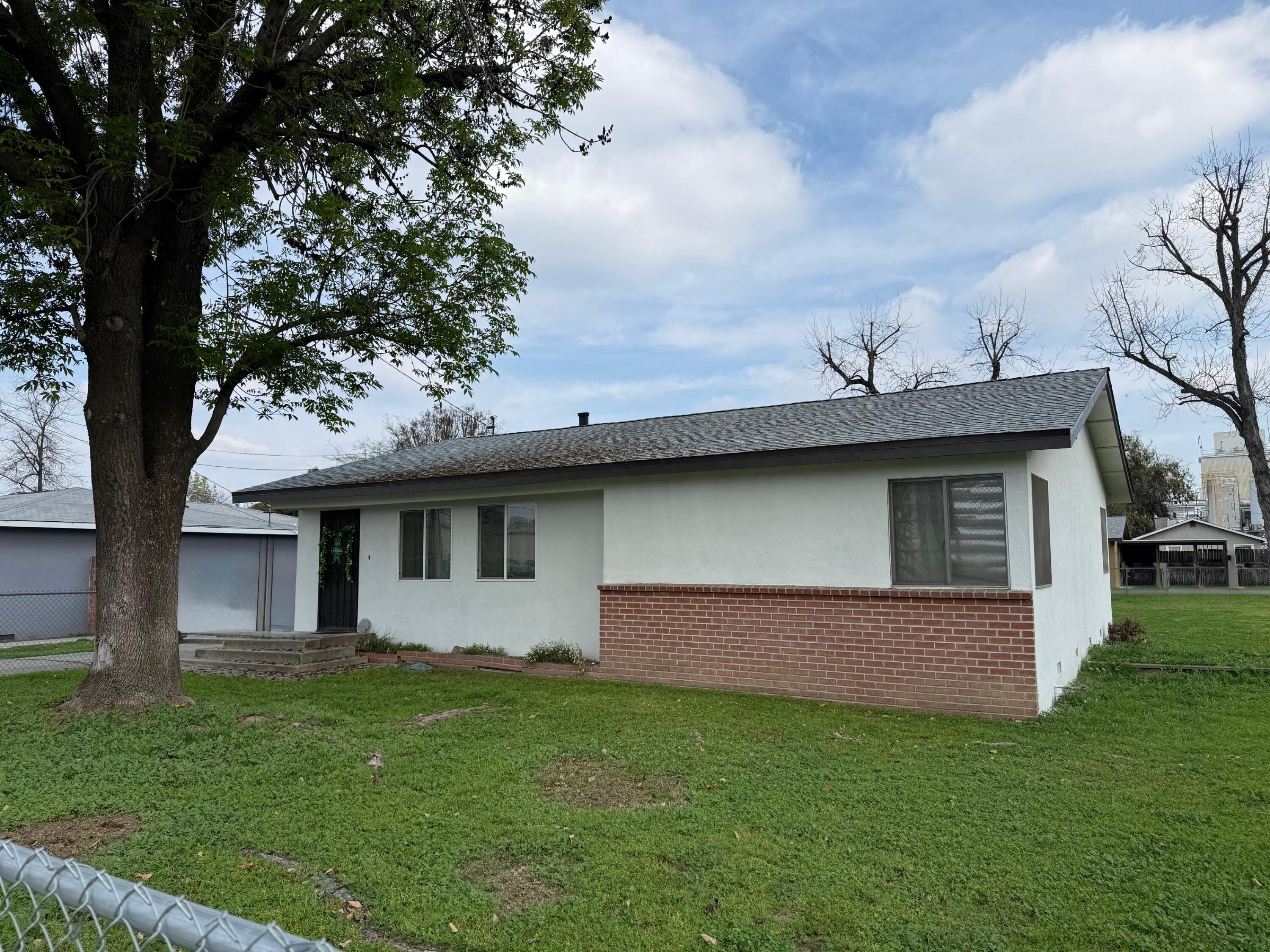 726 N Mooney Blvd, Visalia, CA 93291