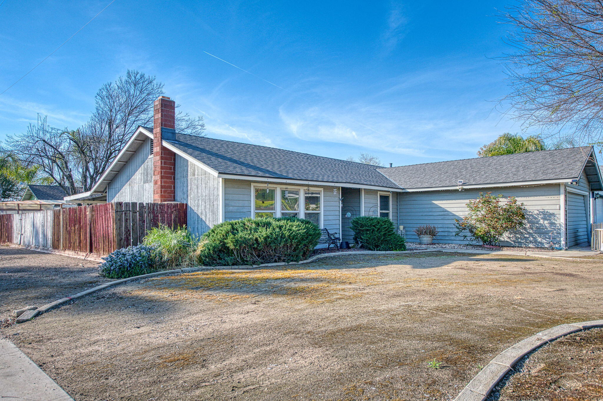 221 N Hillcrest St, Porterville, CA 93257