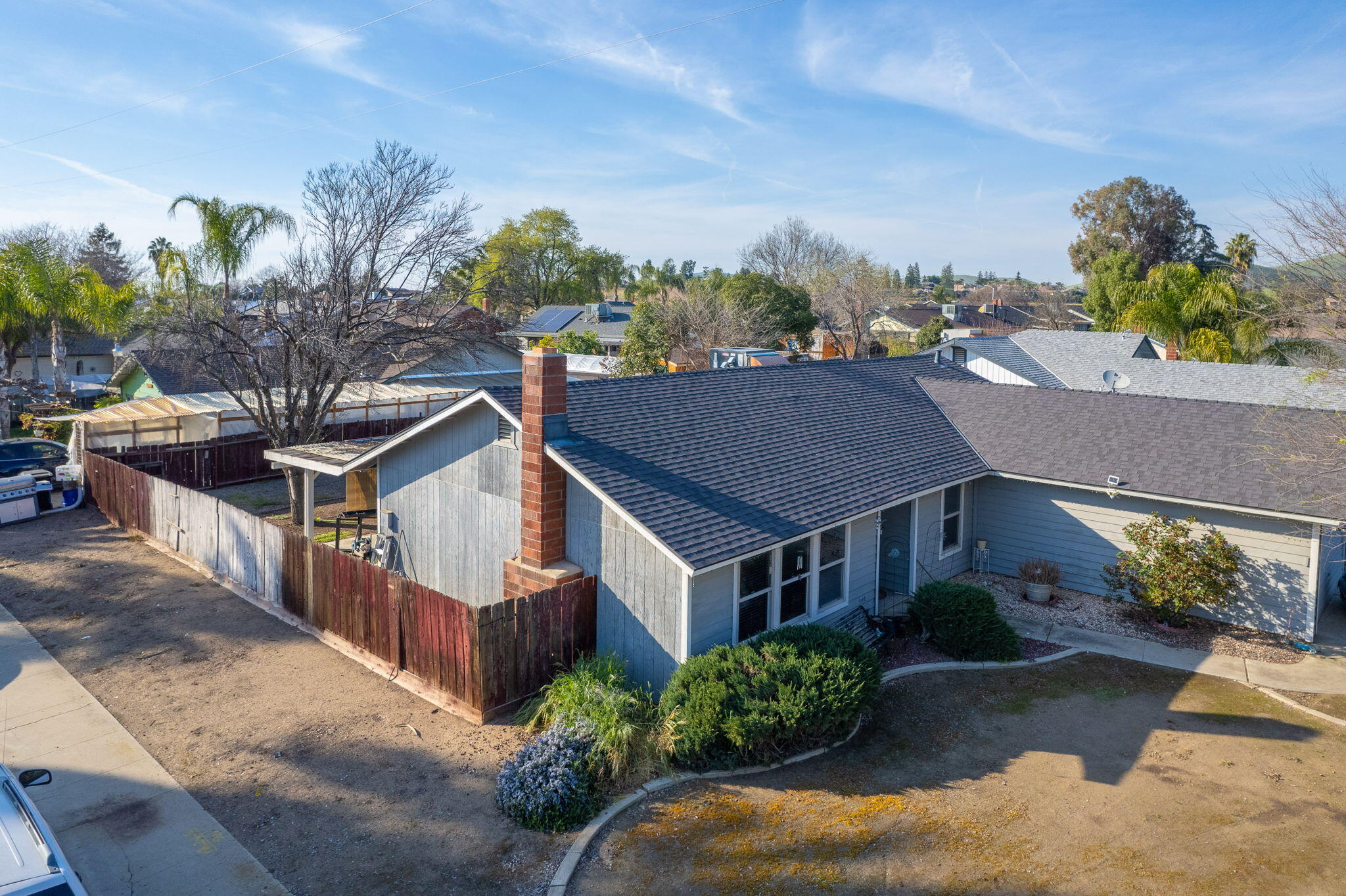 221 N Hillcrest St, Porterville, CA 93257