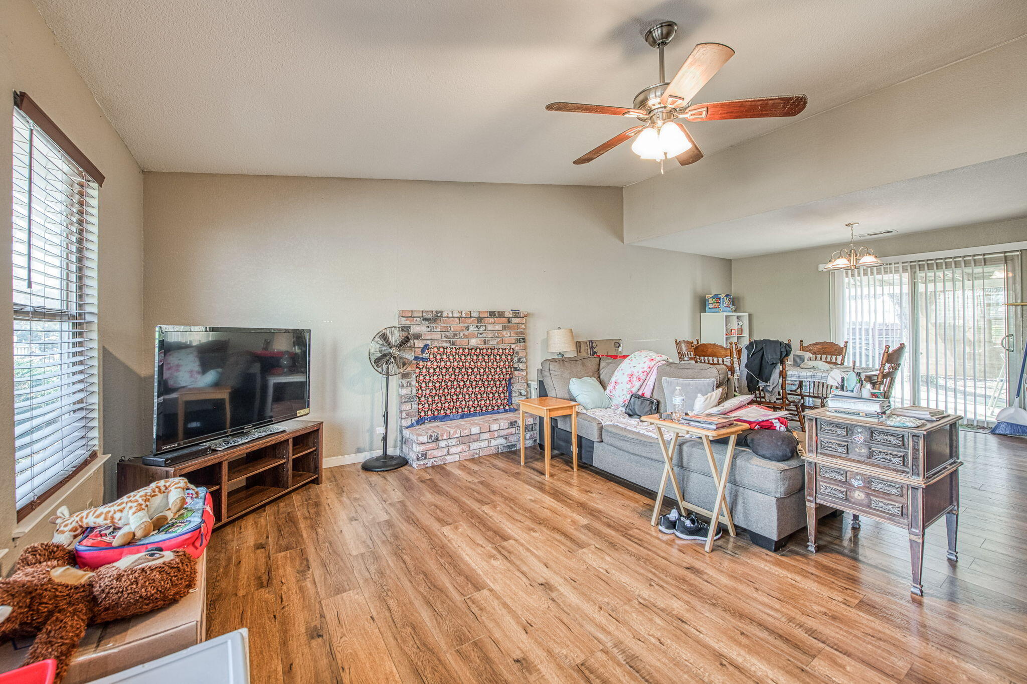 221 N Hillcrest St, Porterville, CA 93257