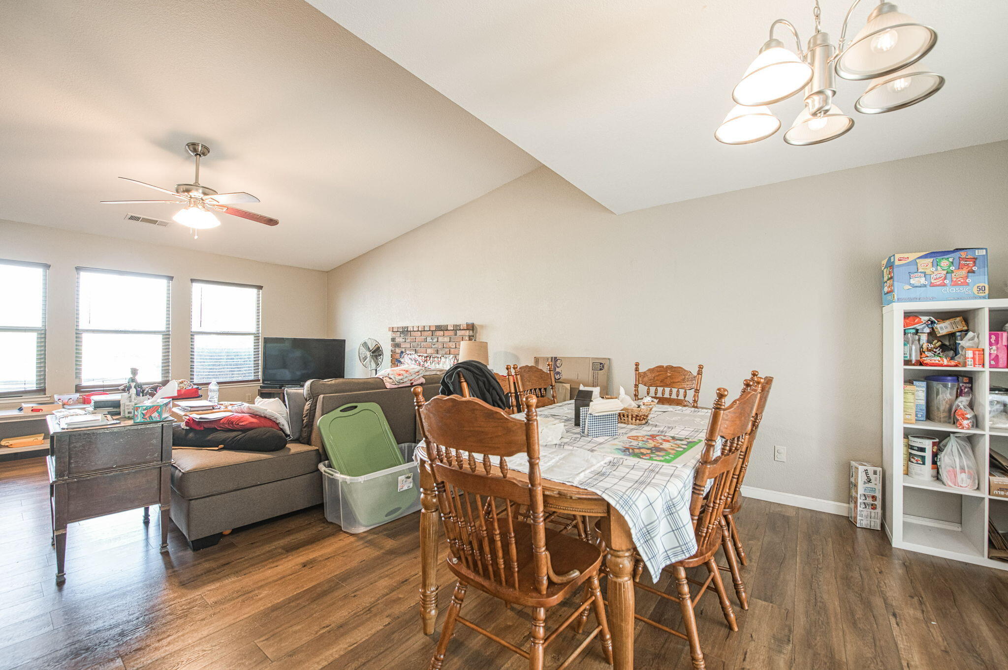 221 N Hillcrest St, Porterville, CA 93257