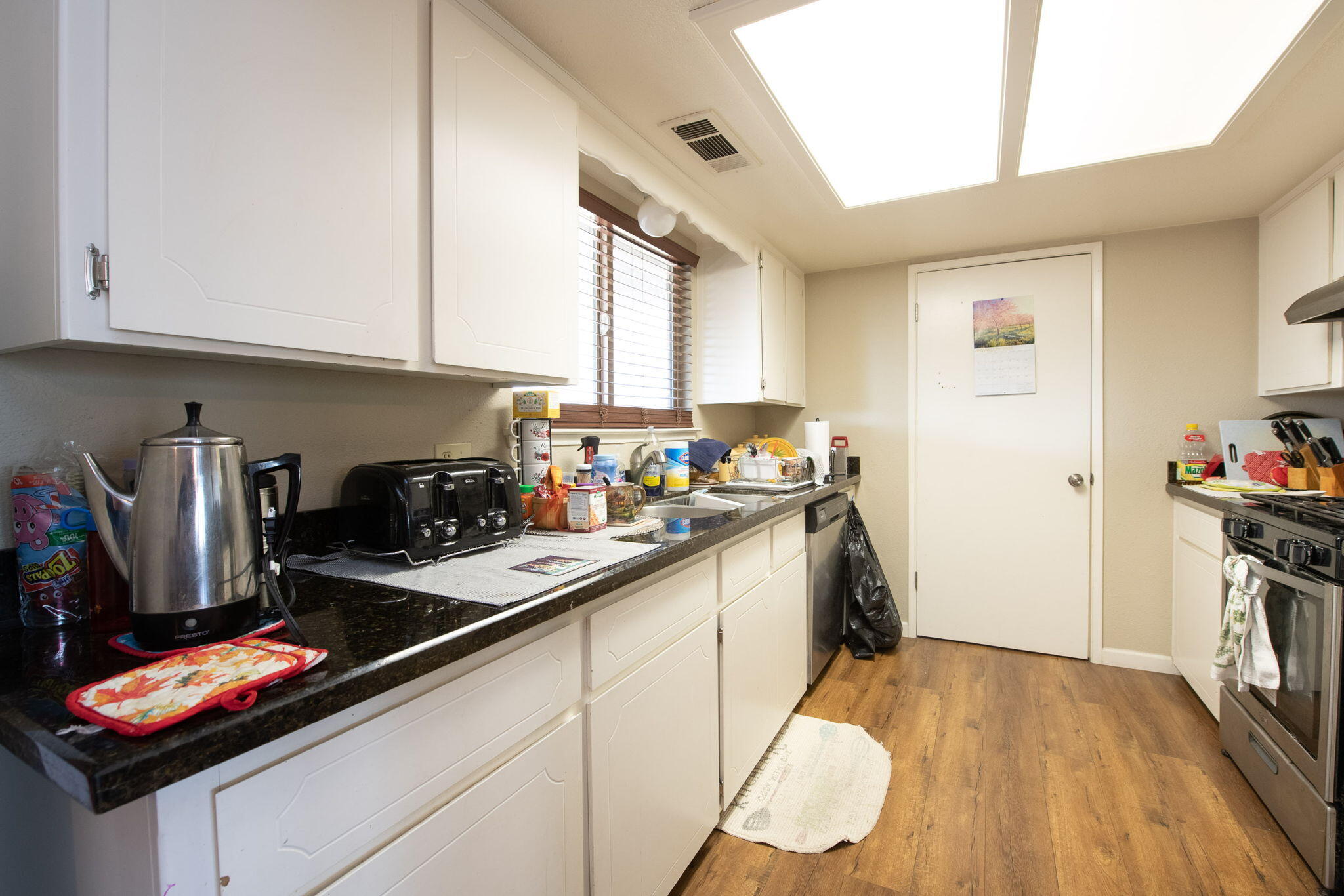 221 N Hillcrest St, Porterville, CA 93257