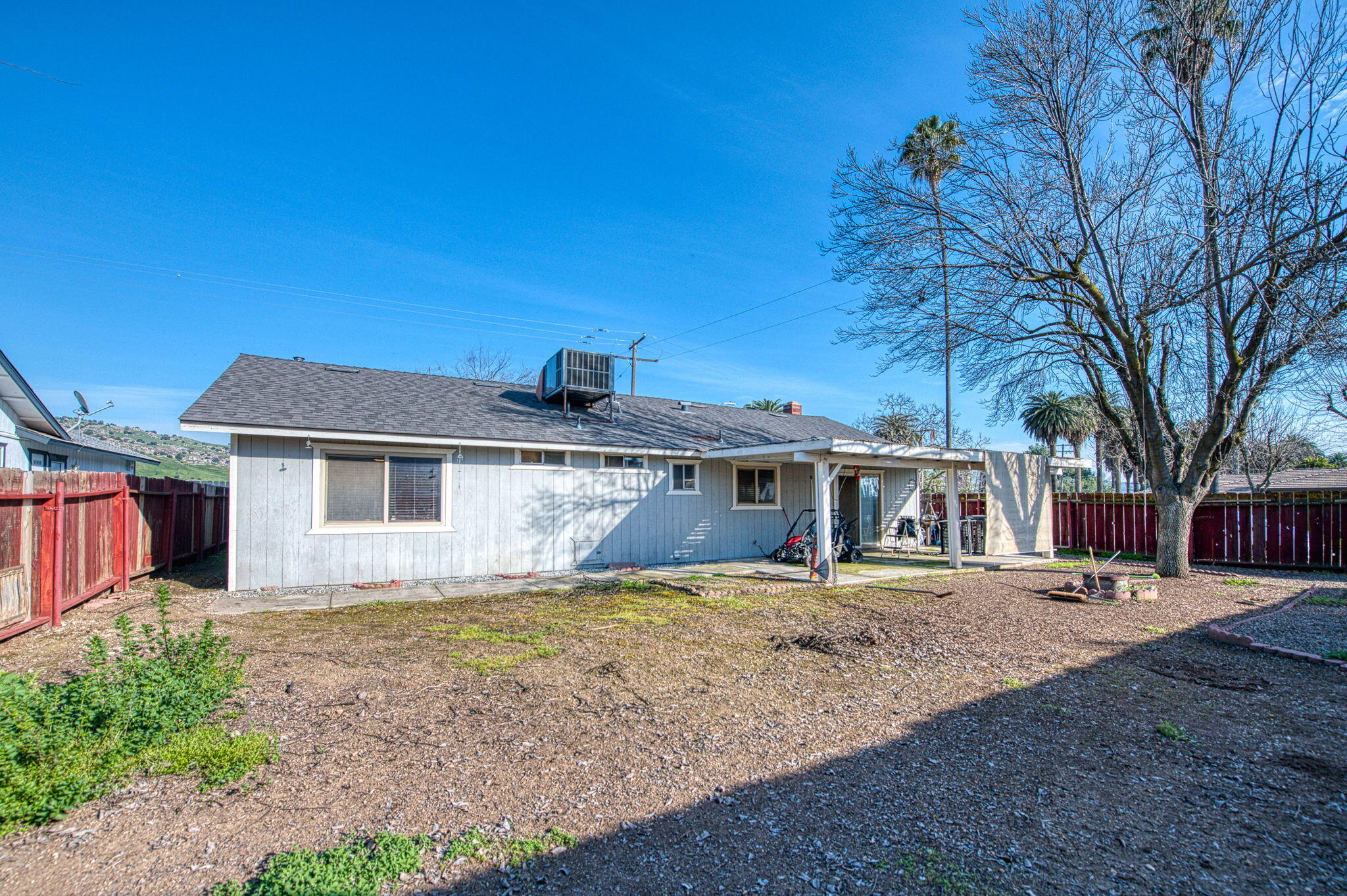 221 N Hillcrest St, Porterville, CA 93257