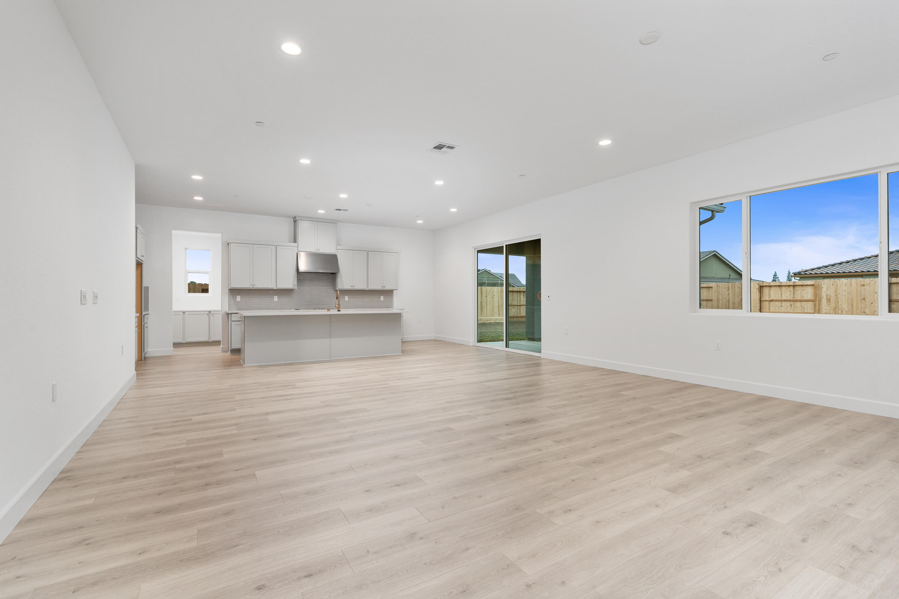 6522 W Galileo Dr #Lot1032, Visalia, CA 93277