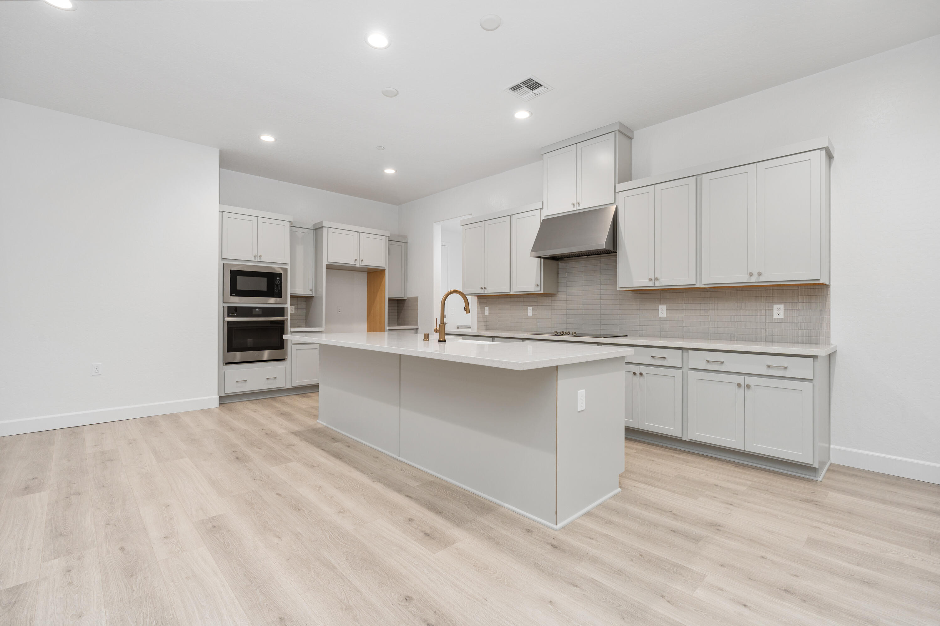 6522 W Galileo Dr #Lot1032, Visalia, CA 93277