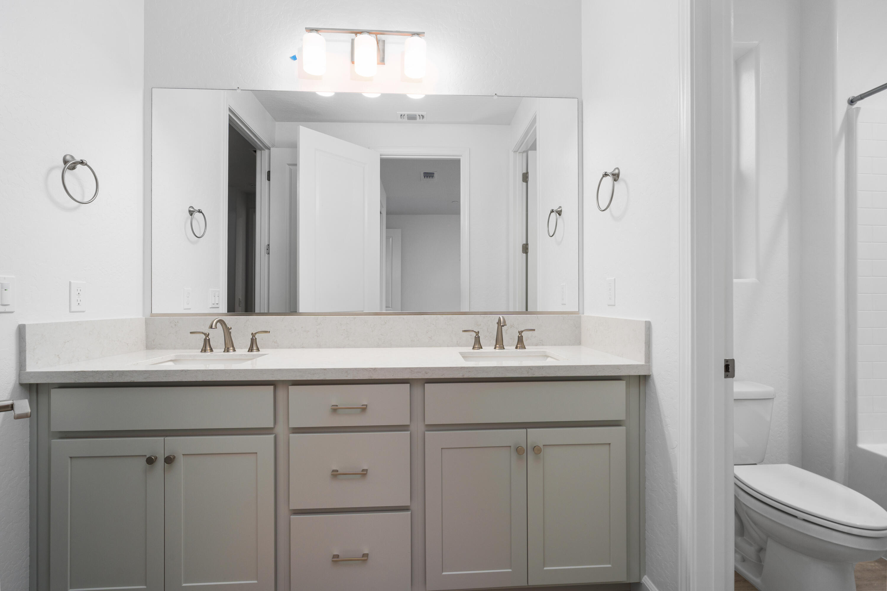 6522 W Galileo Dr #Lot1032, Visalia, CA 93277