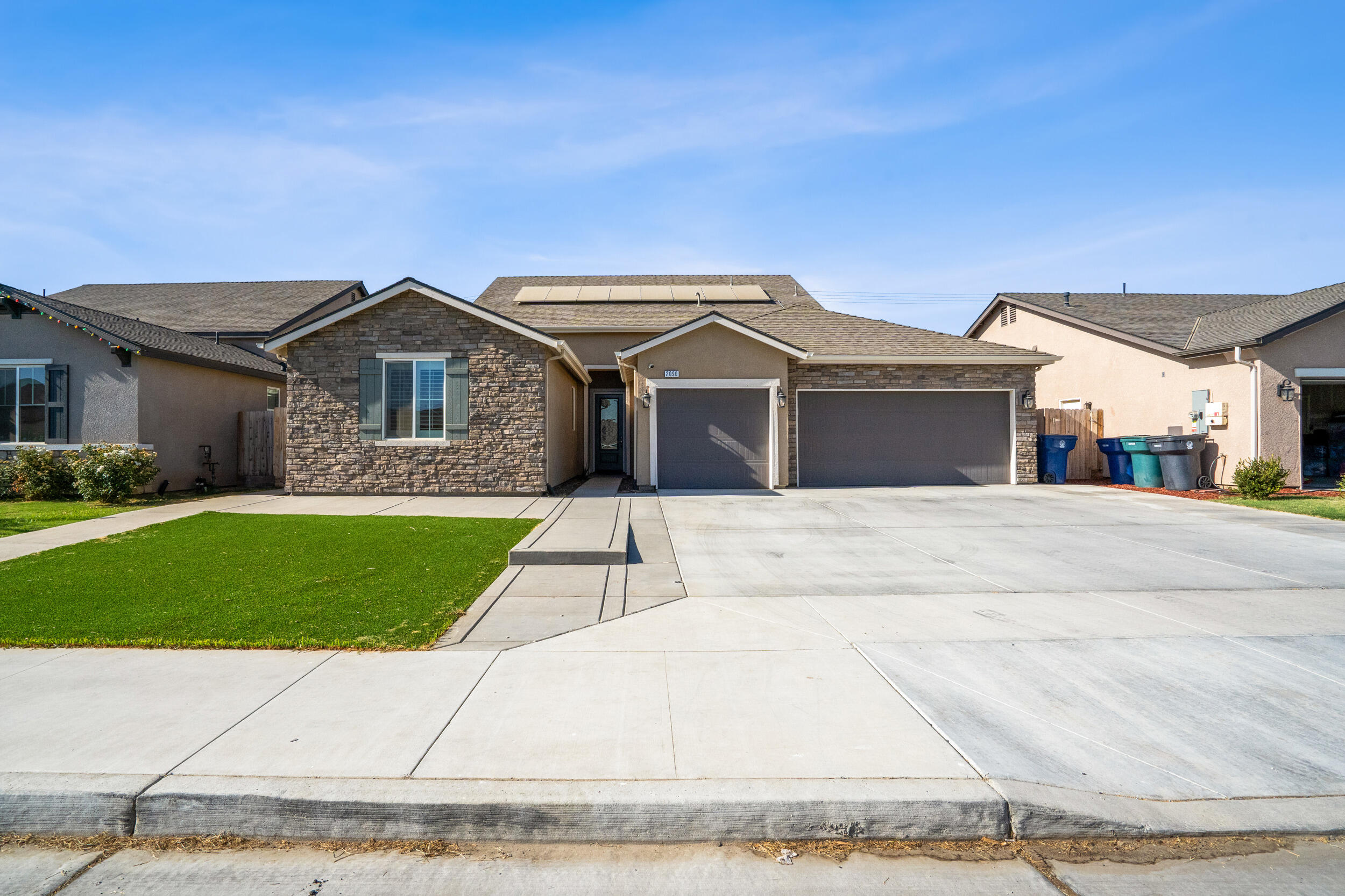 2090 Chancellor Ave, Tulare, CA 93274