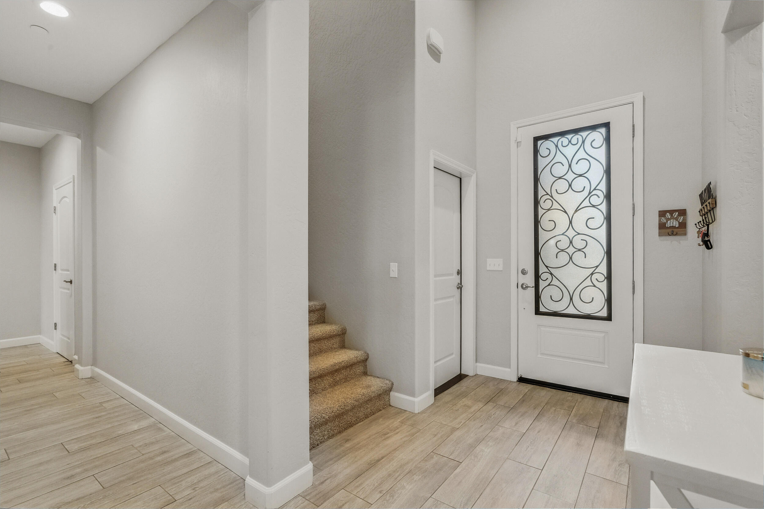 2090 Chancellor Ave, Tulare, CA 93274