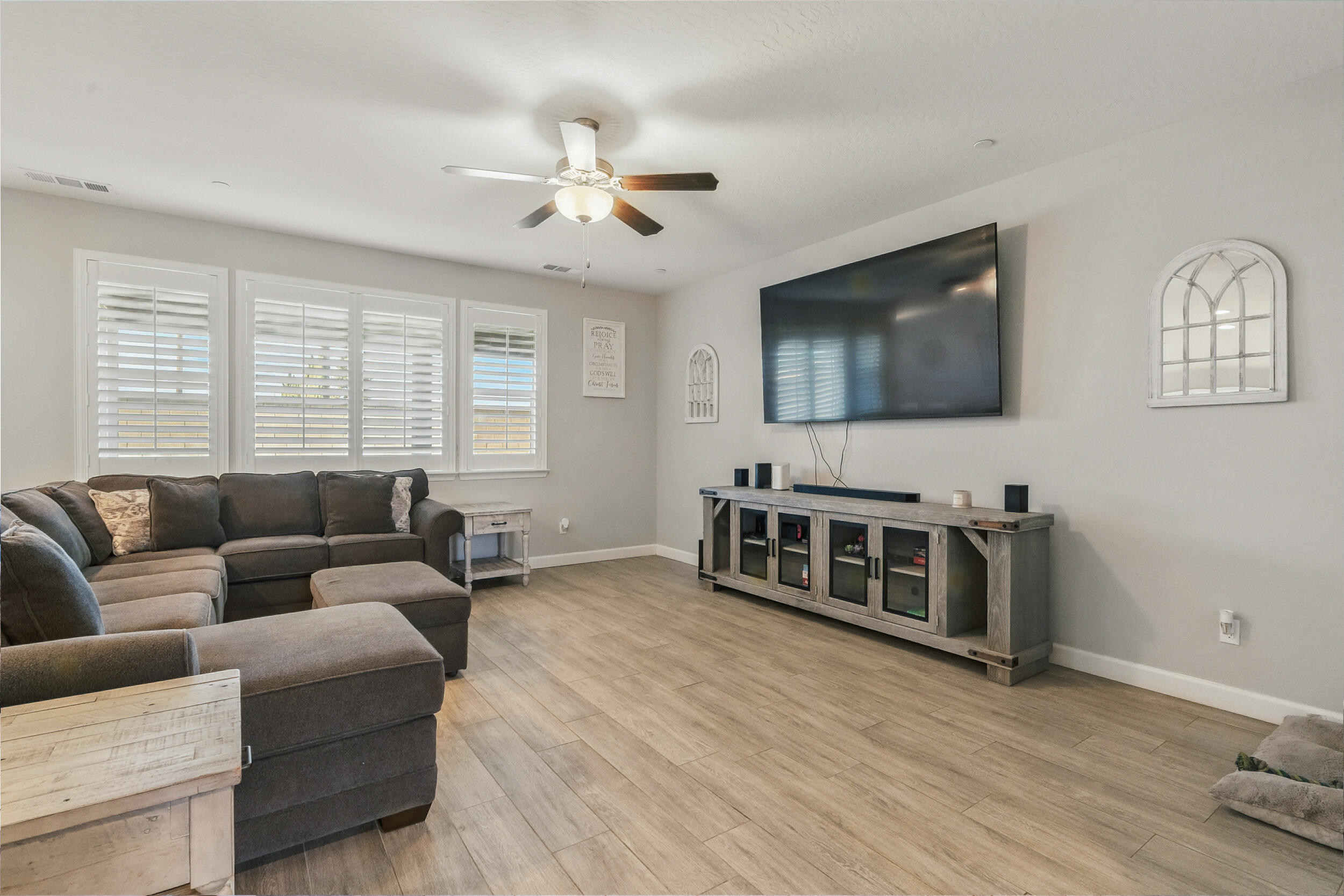 2090 Chancellor Ave, Tulare, CA 93274