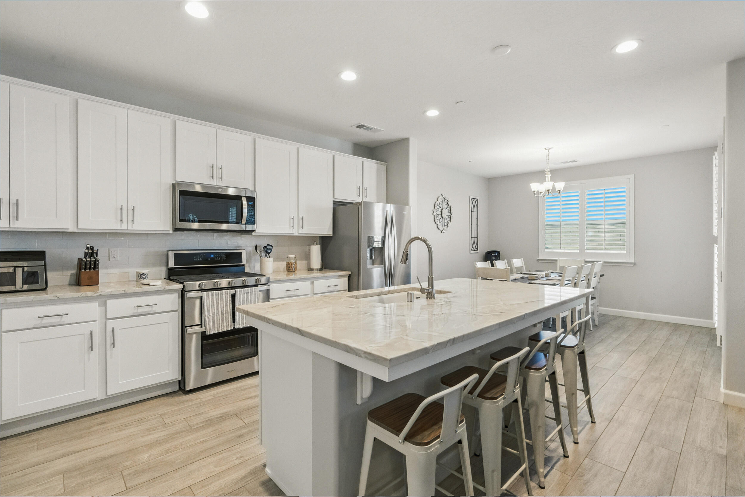 2090 Chancellor Ave, Tulare, CA 93274