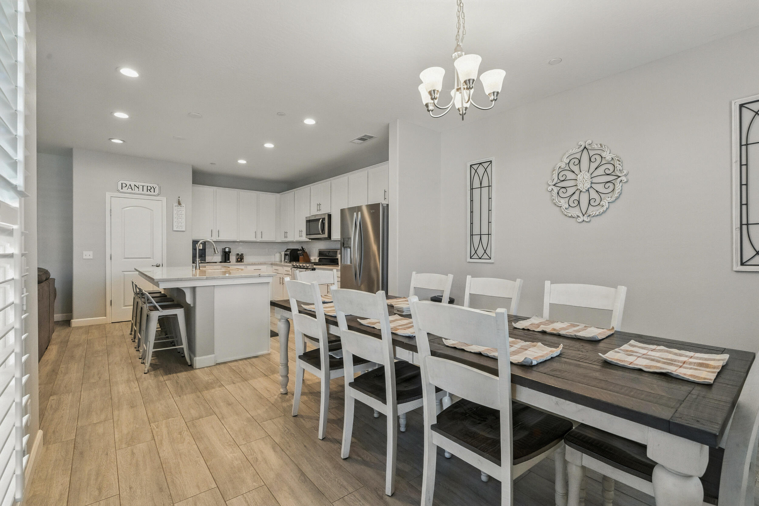 2090 Chancellor Ave, Tulare, CA 93274