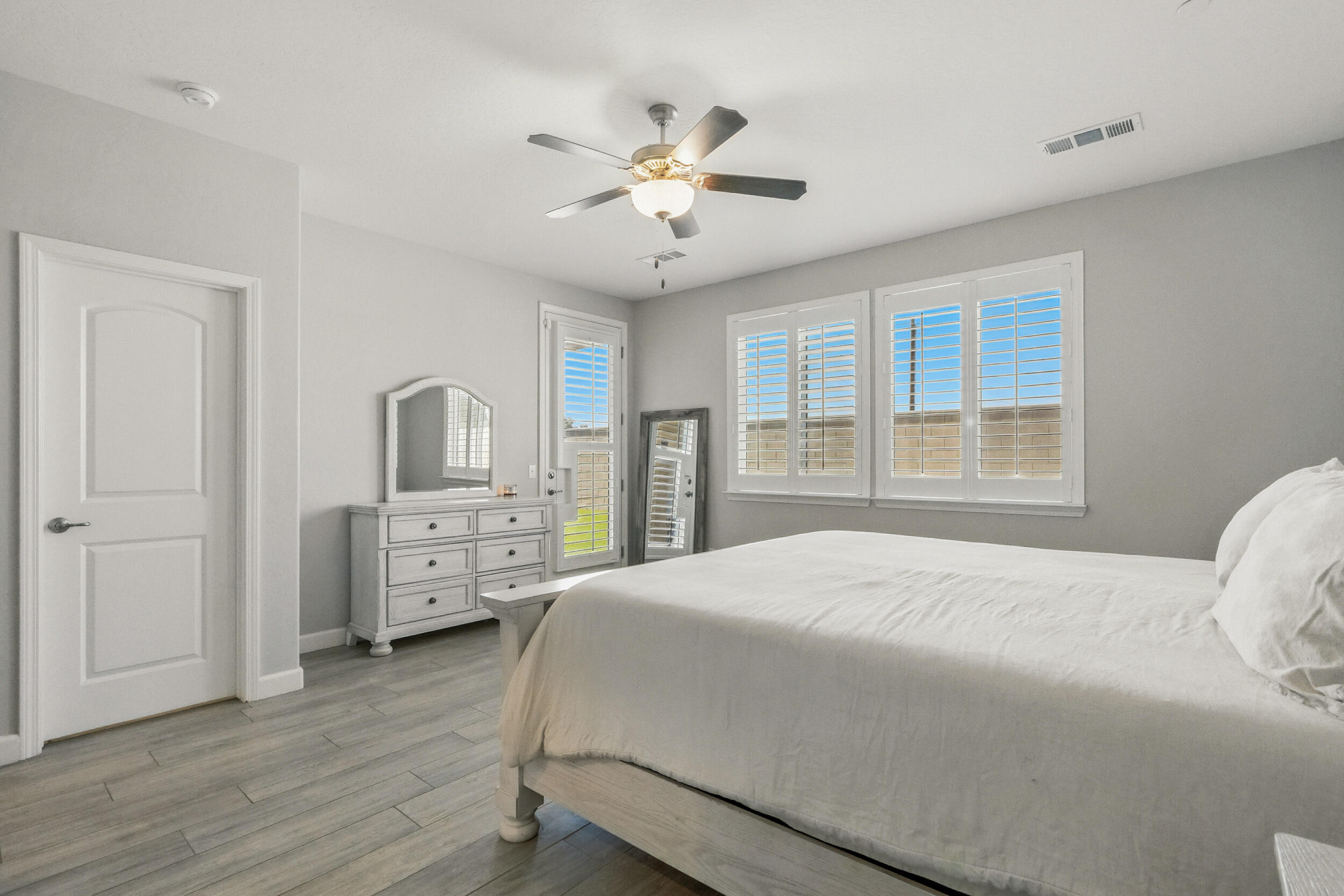 2090 Chancellor Ave, Tulare, CA 93274