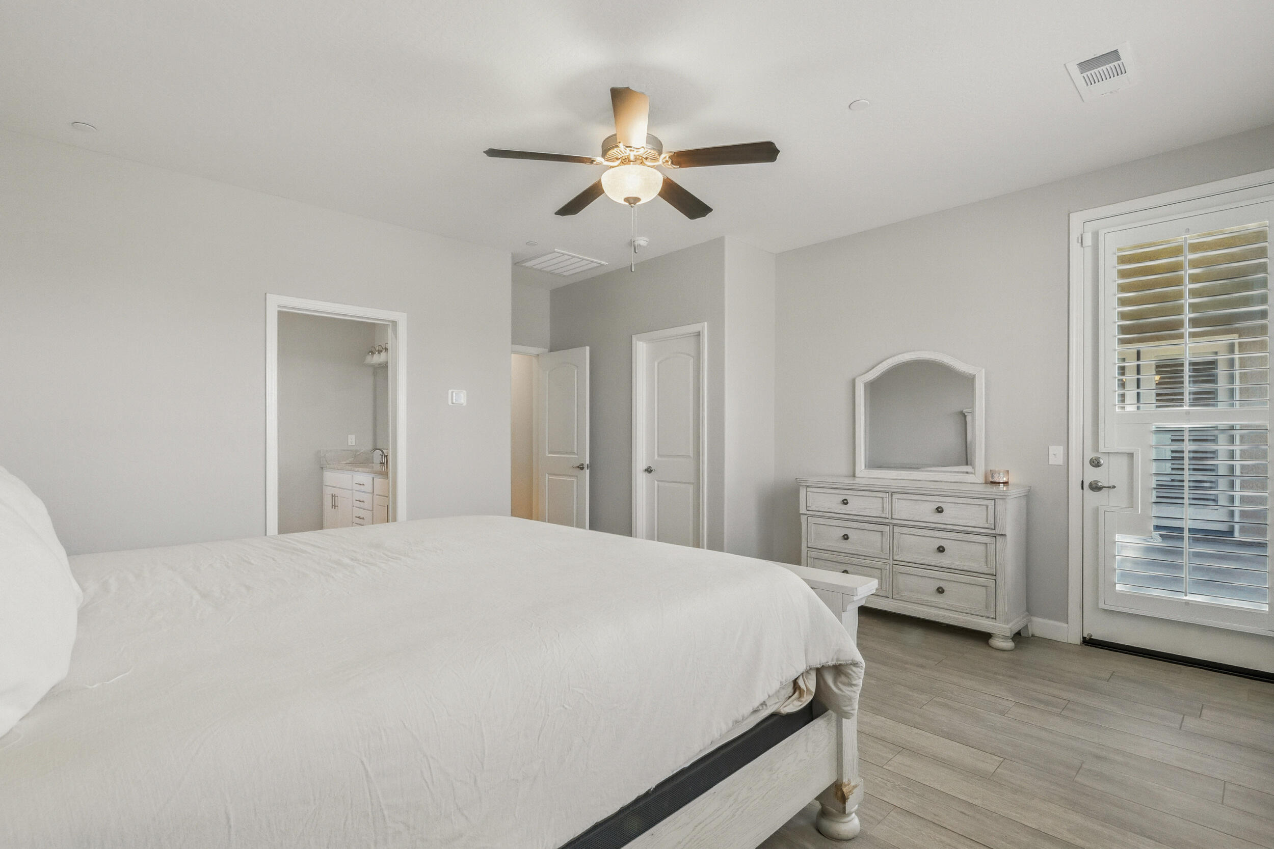 2090 Chancellor Ave, Tulare, CA 93274