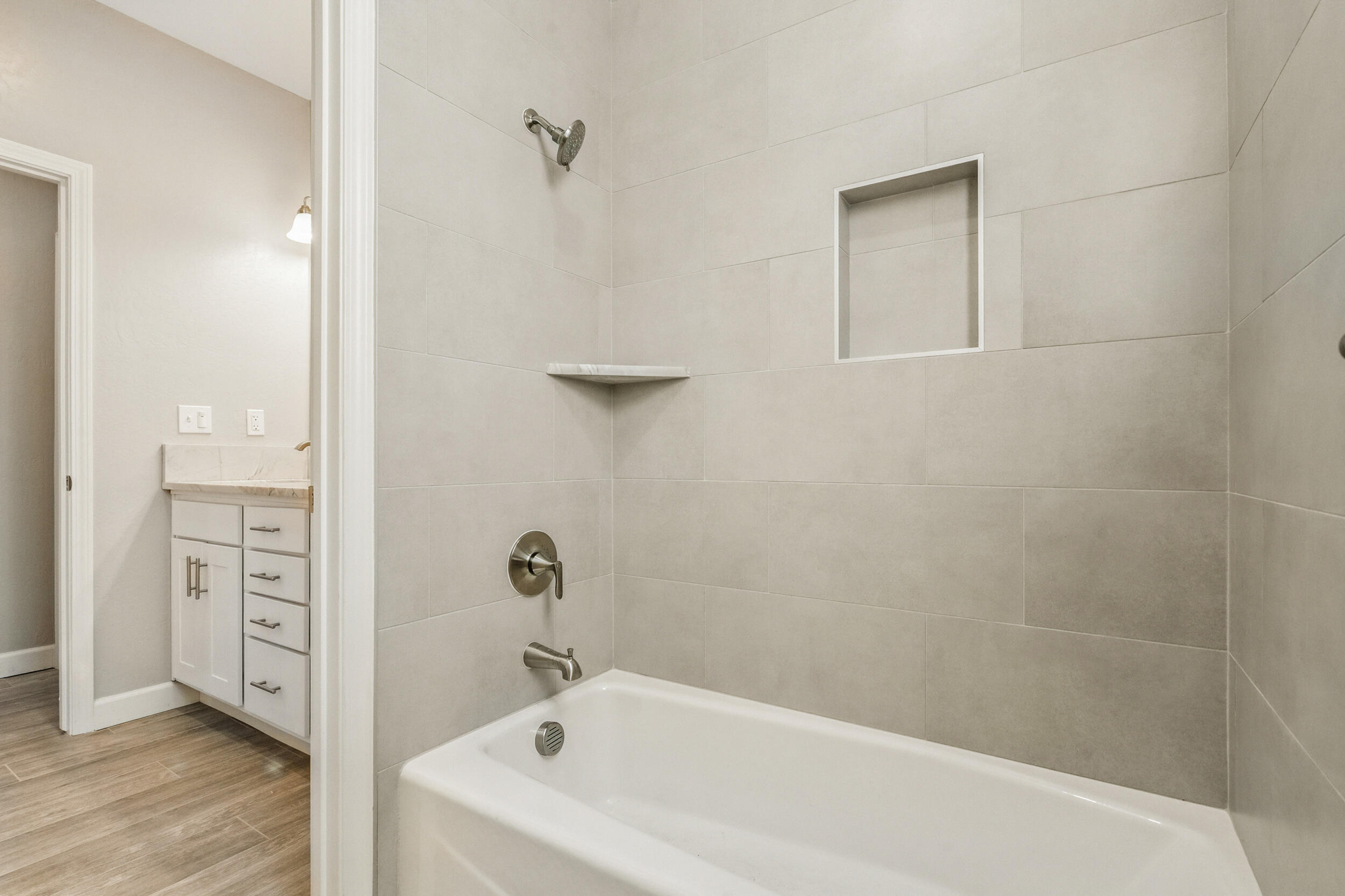 2090 Chancellor Ave, Tulare, CA 93274