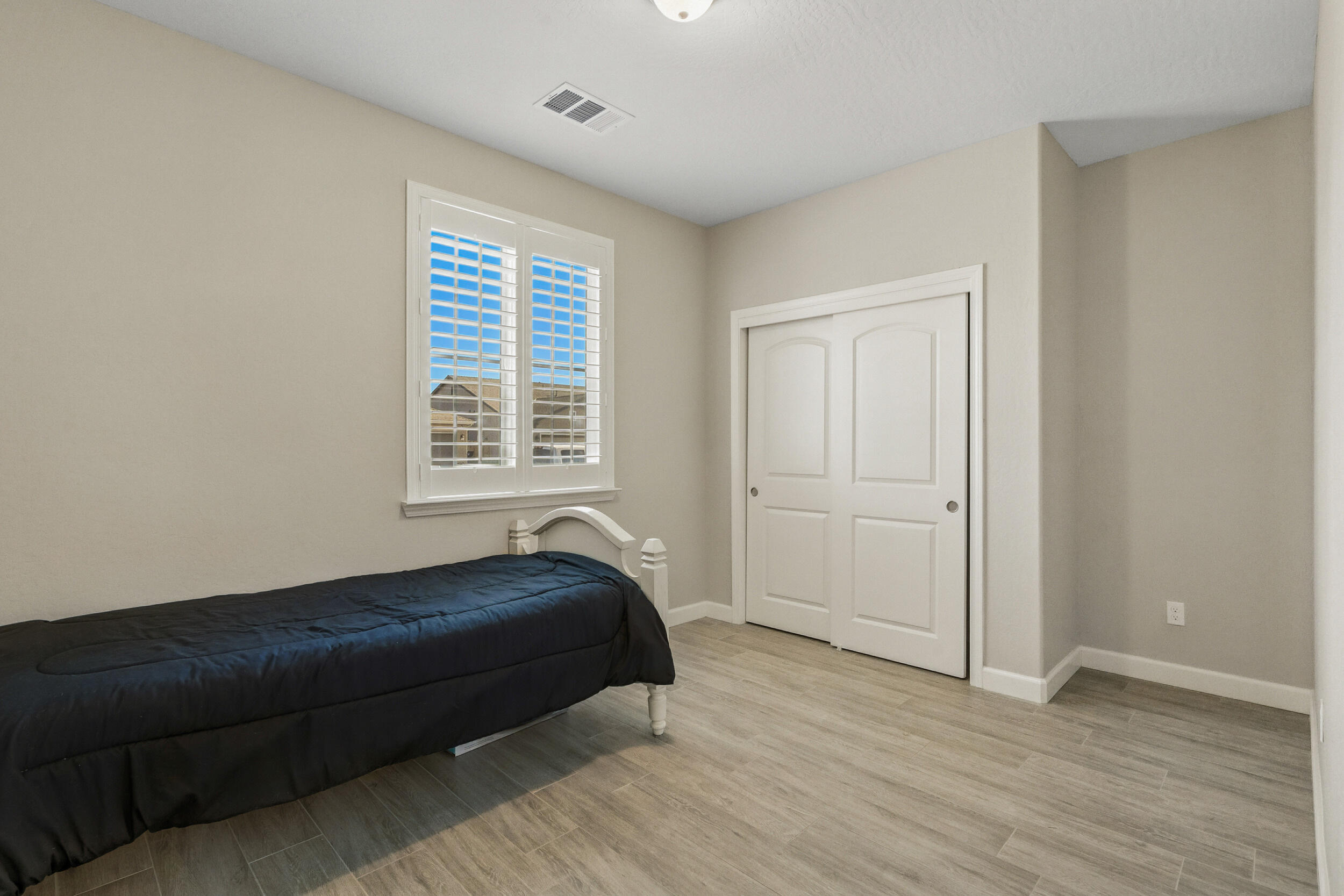 2090 Chancellor Ave, Tulare, CA 93274