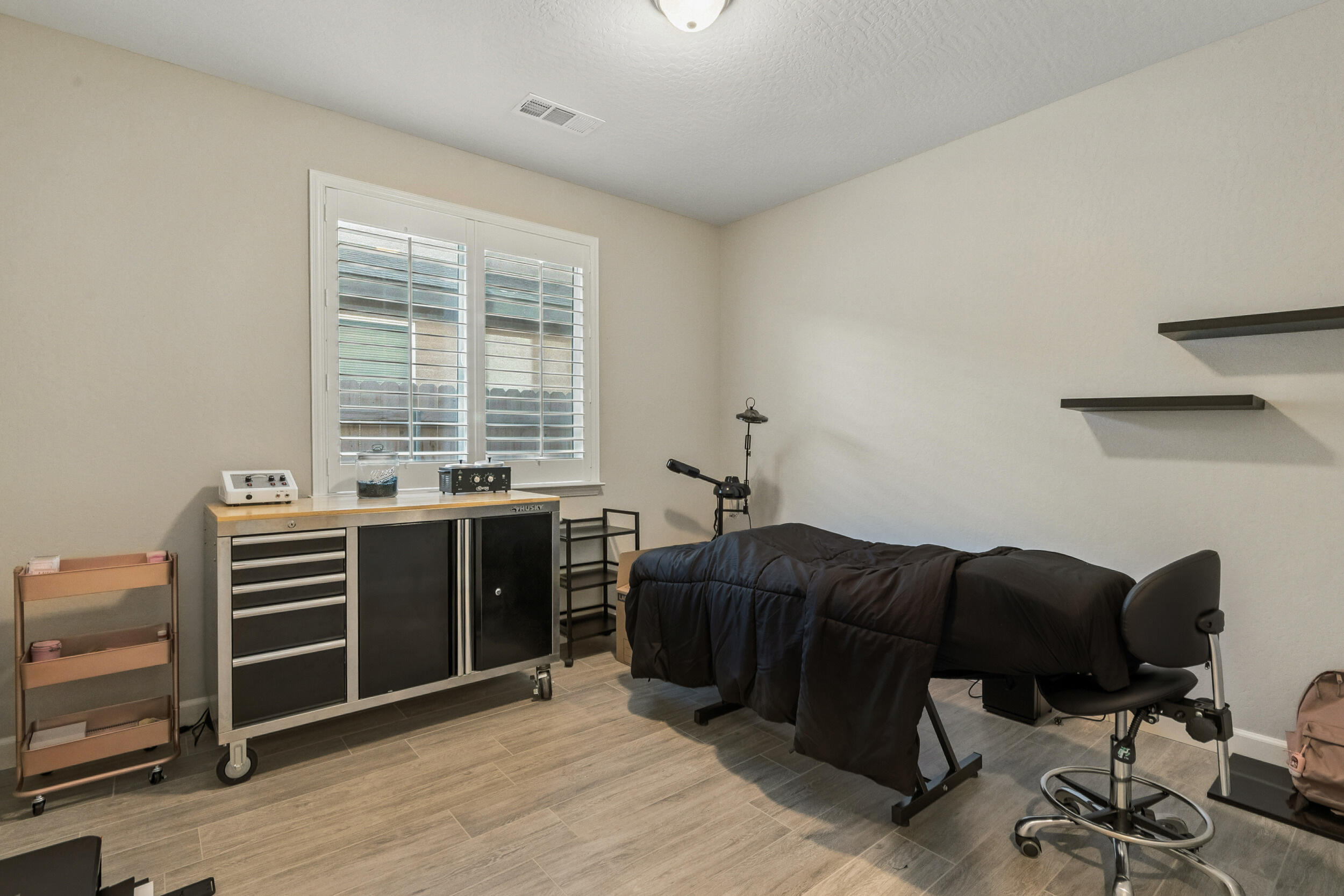 2090 Chancellor Ave, Tulare, CA 93274