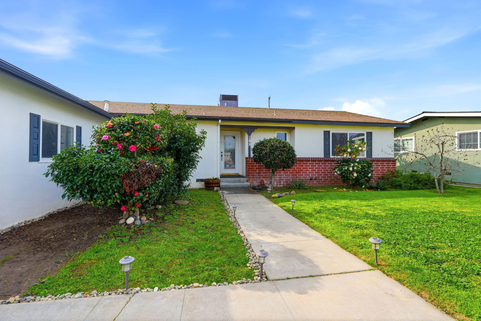 195 E Sandra Ave, Tulare, CA 93274