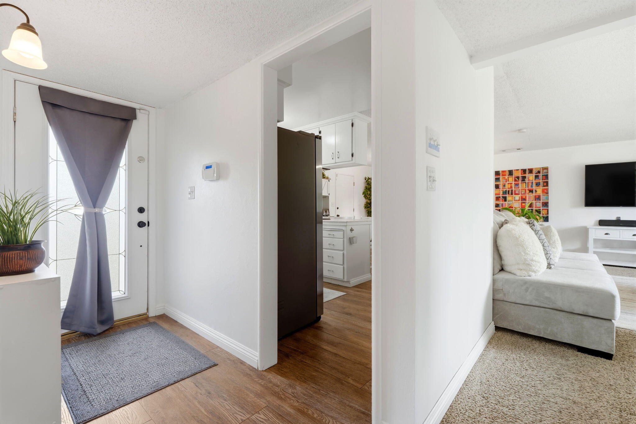 195 E Sandra Ave, Tulare, CA 93274