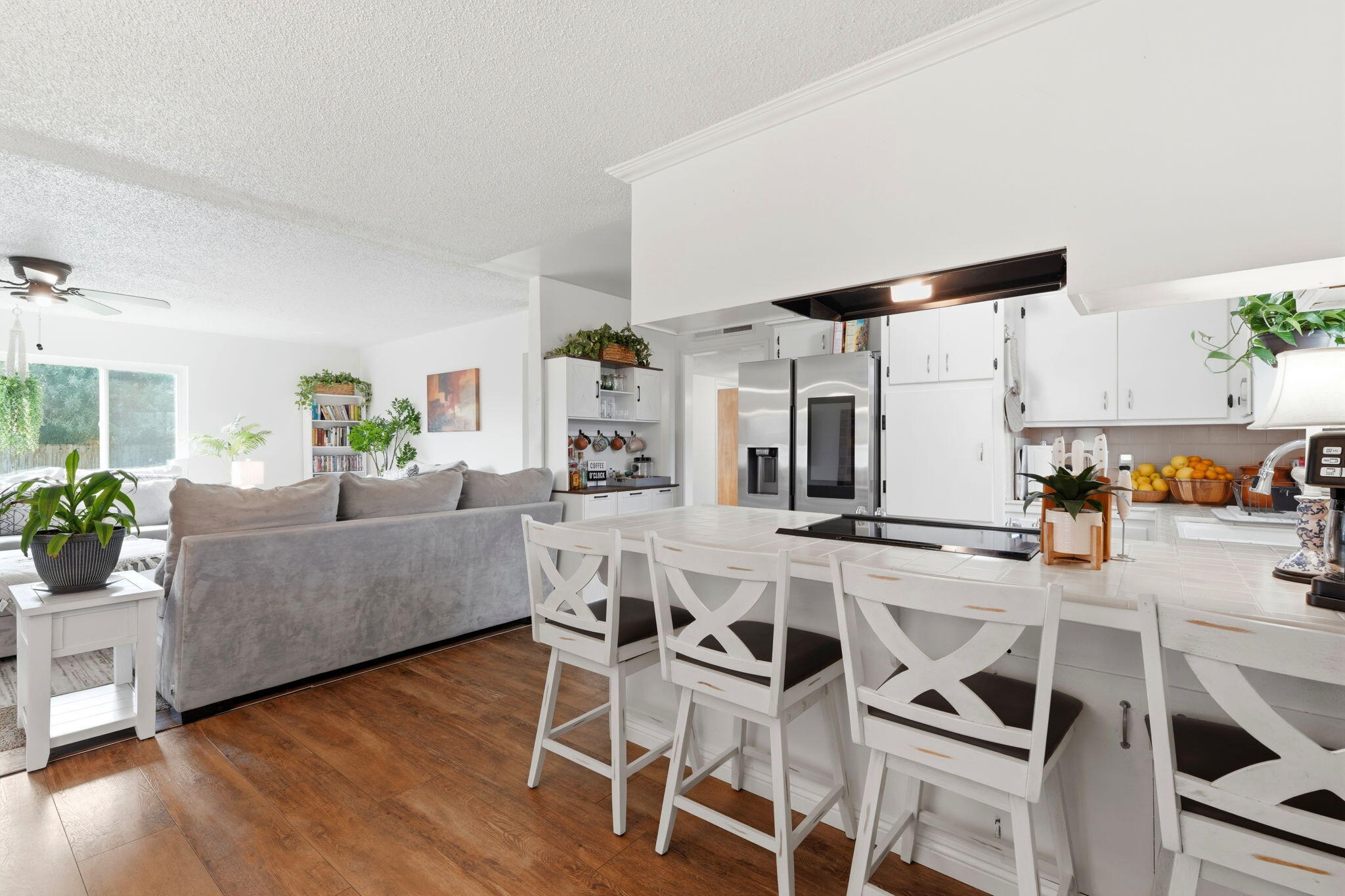 195 E Sandra Ave, Tulare, CA 93274