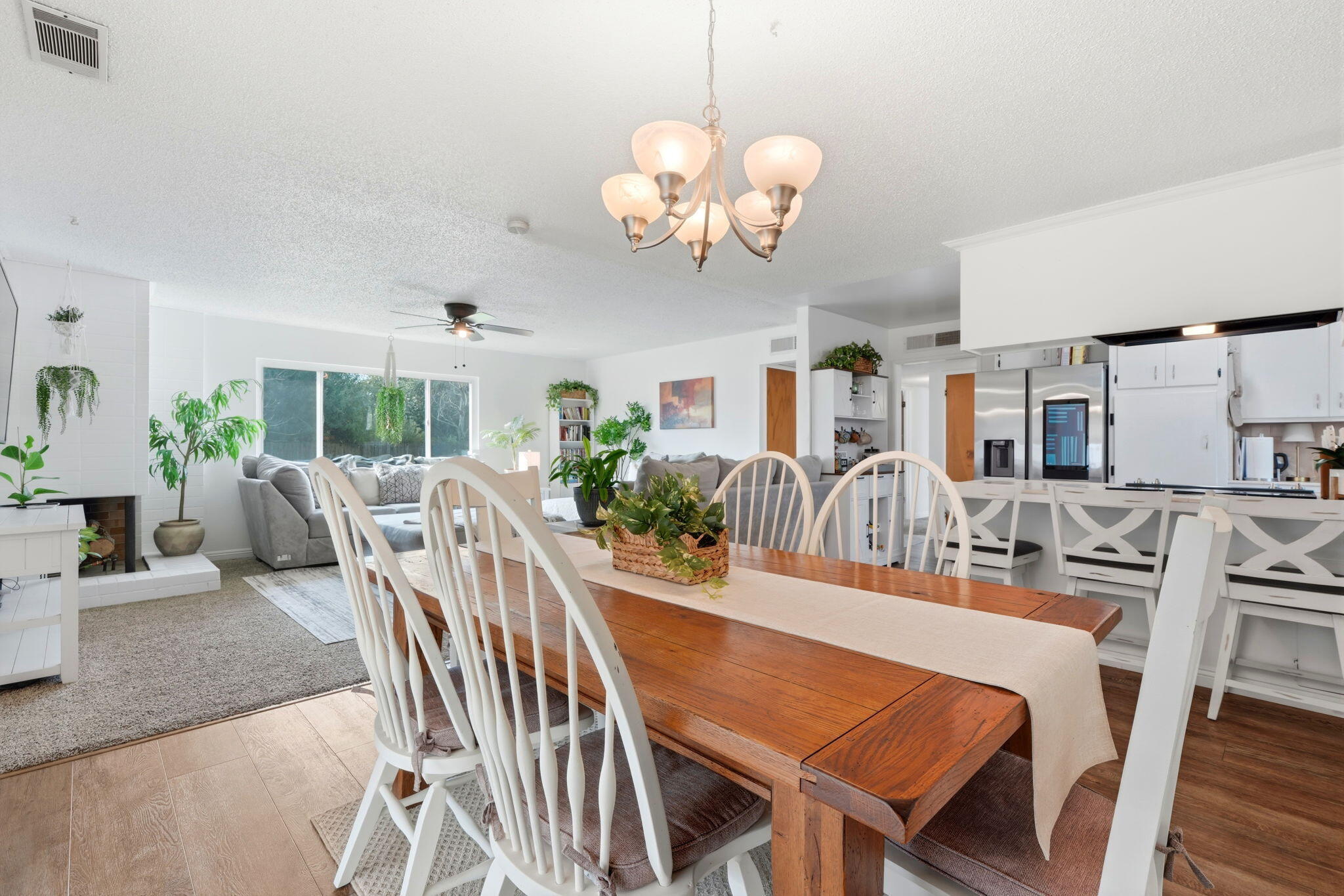 195 E Sandra Ave, Tulare, CA 93274