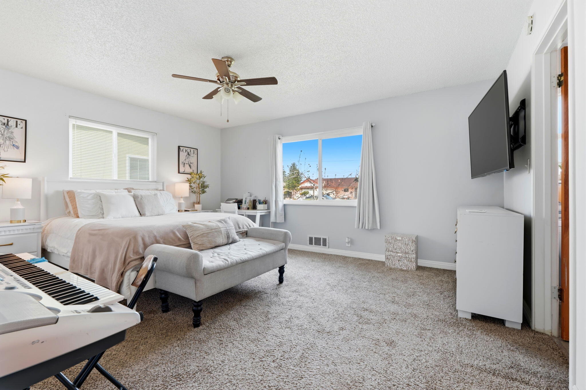 195 E Sandra Ave, Tulare, CA 93274