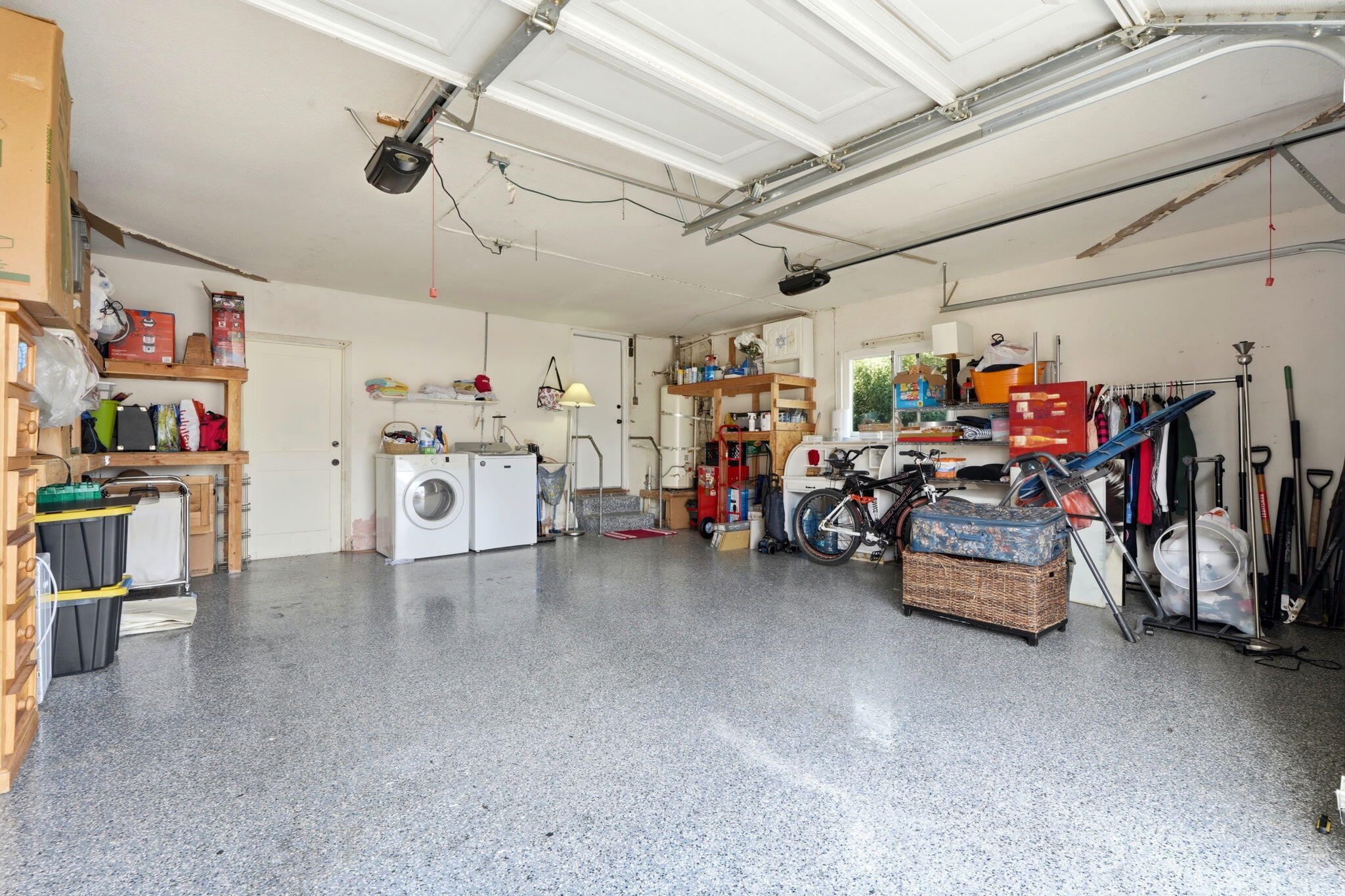 195 E Sandra Ave, Tulare, CA 93274