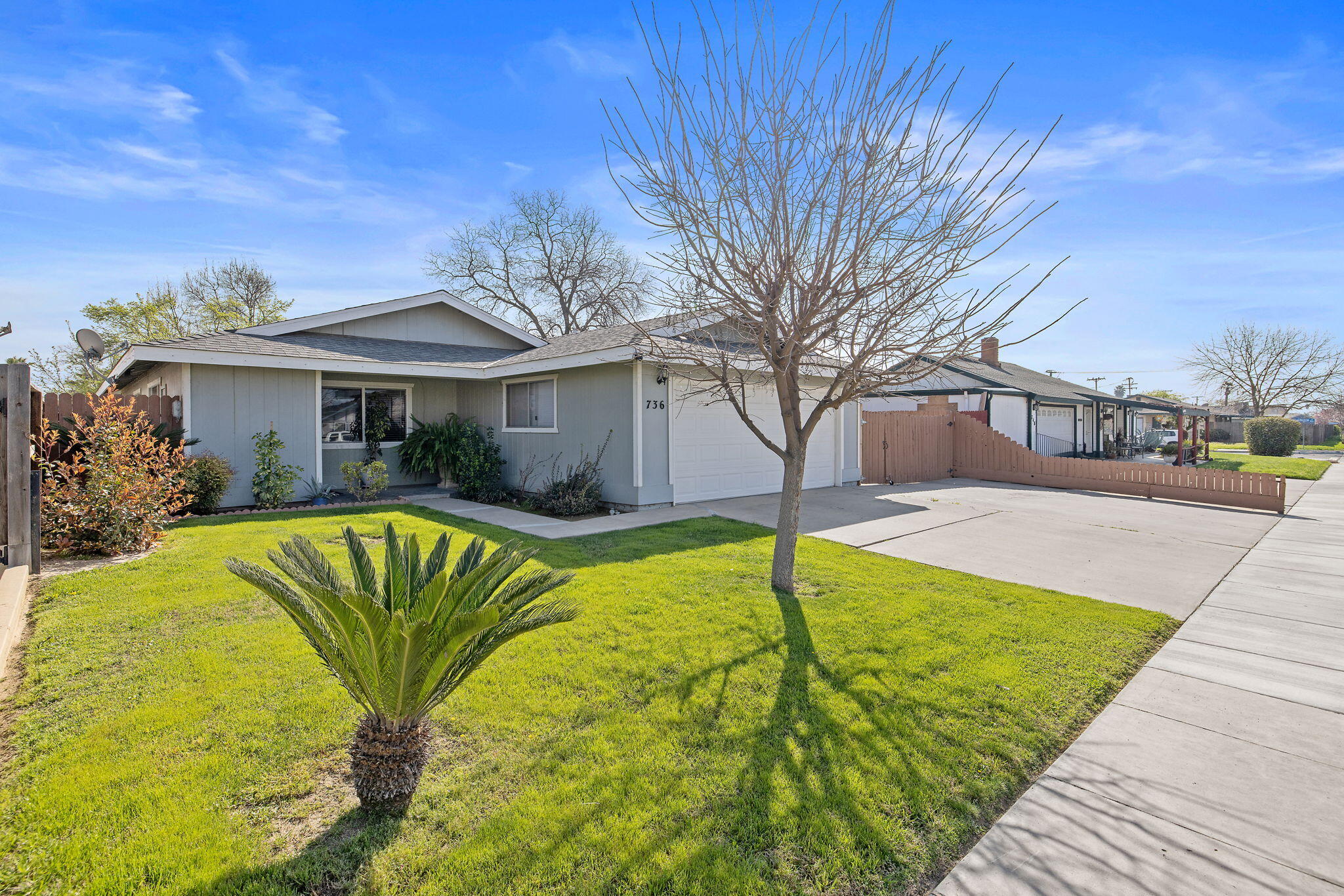 736 S Spruce St, Tulare, CA 93274