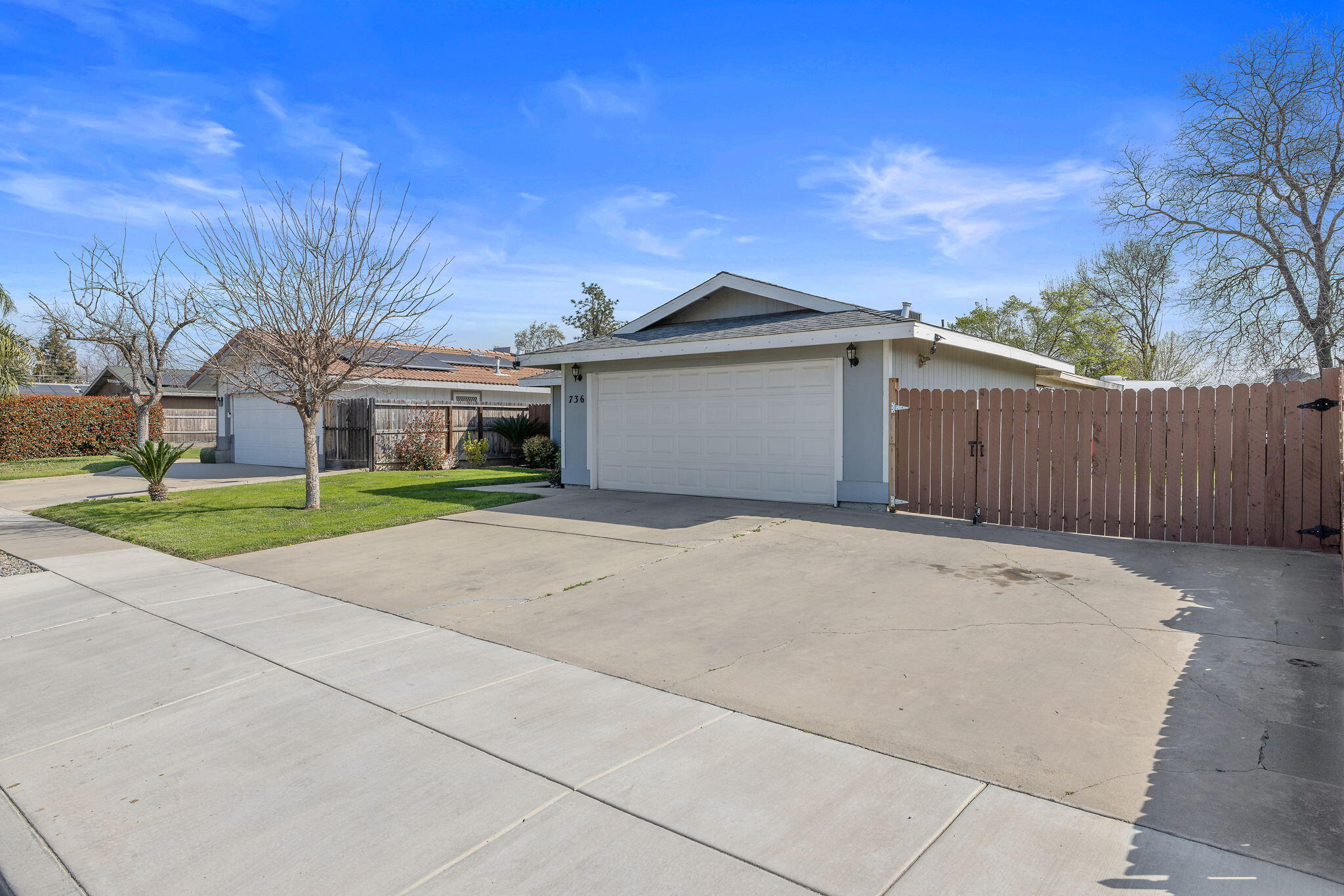 736 S Spruce St, Tulare, CA 93274
