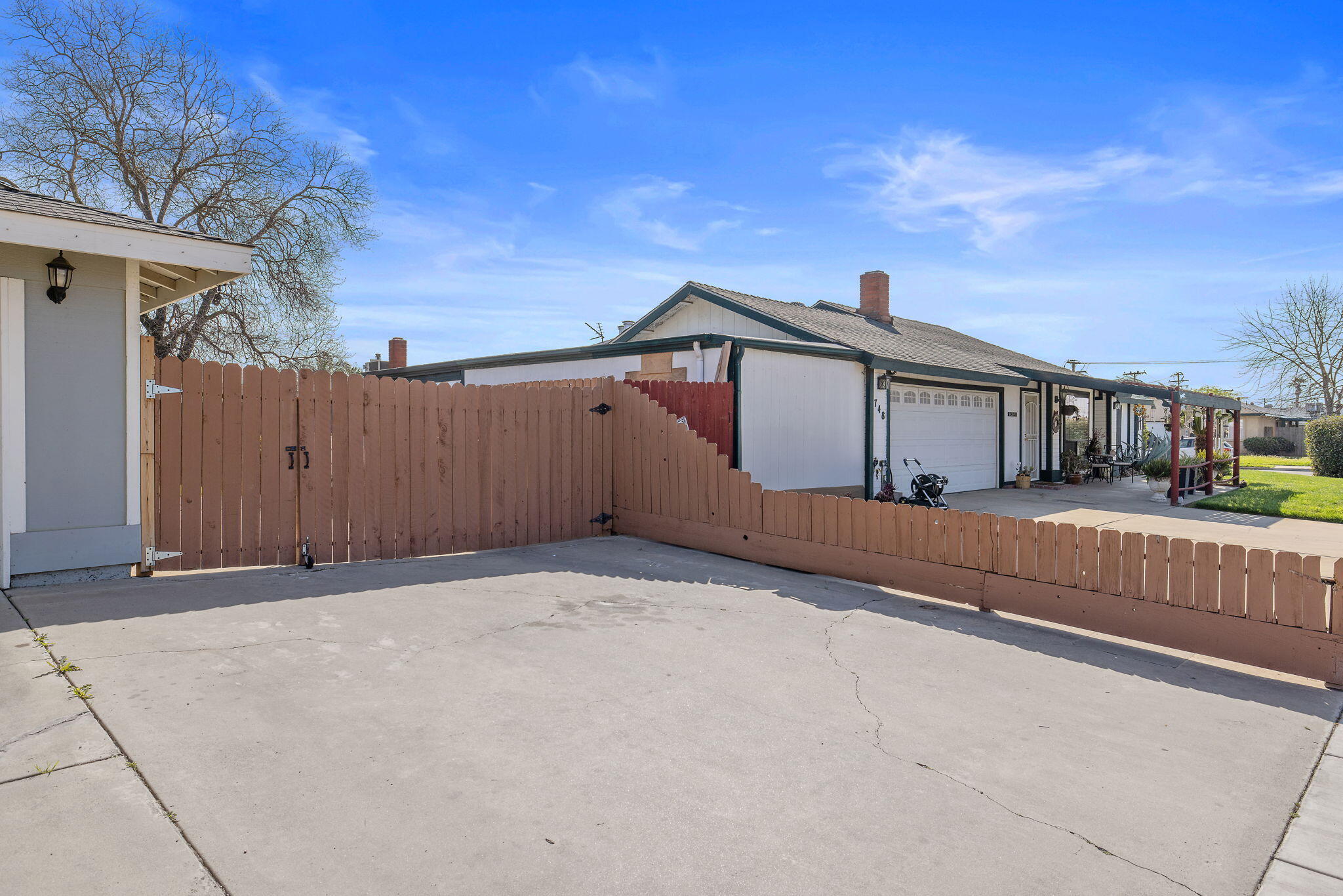 736 S Spruce St, Tulare, CA 93274