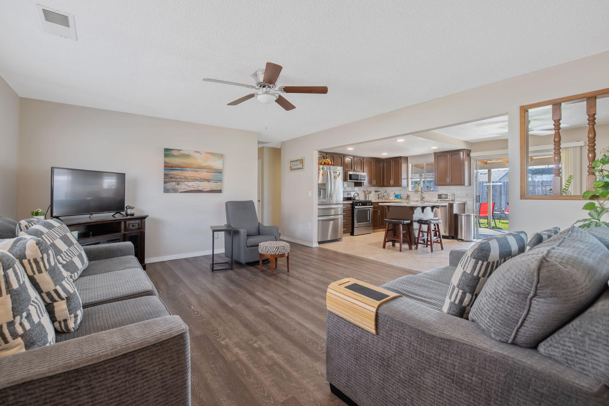 736 S Spruce St, Tulare, CA 93274