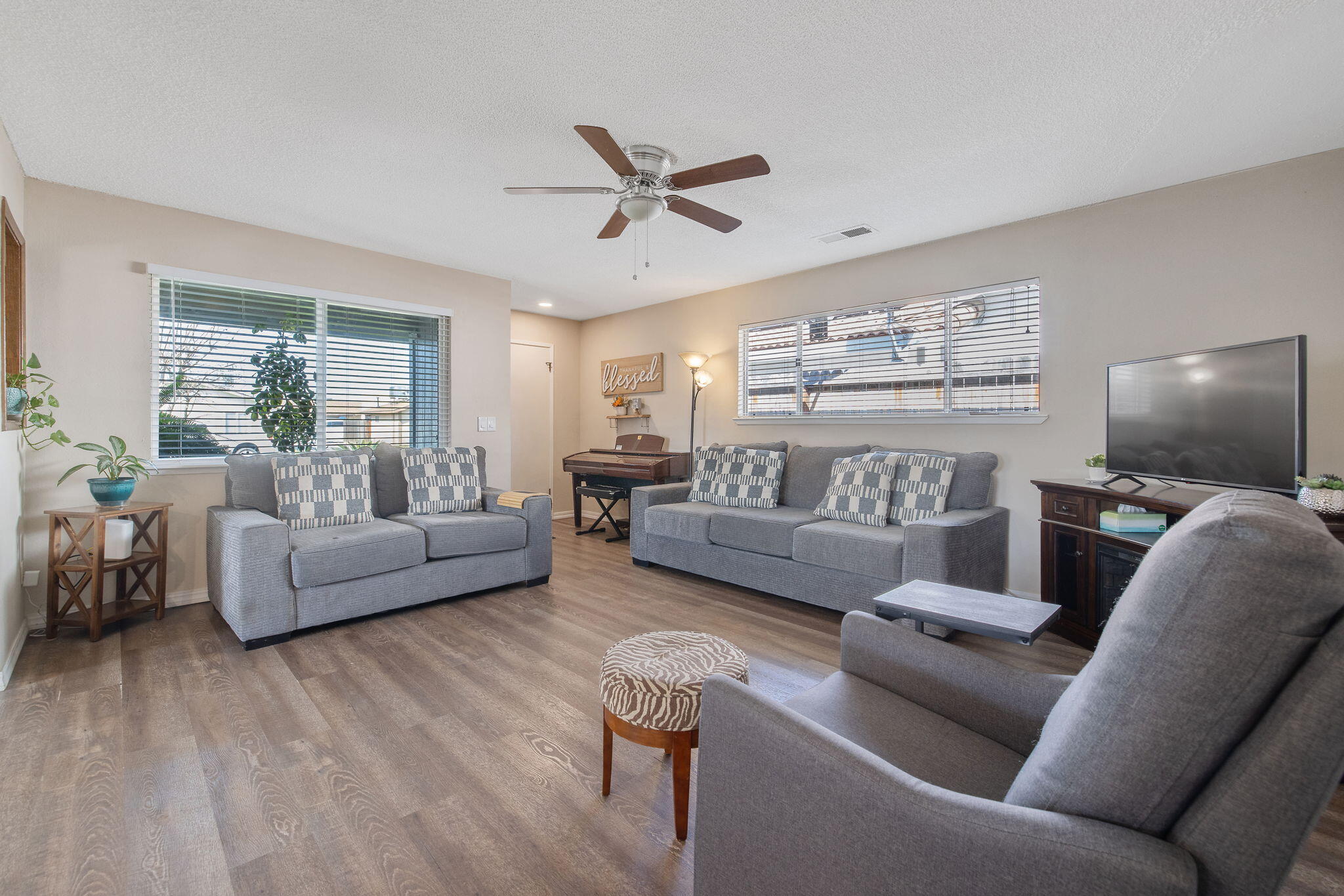 736 S Spruce St, Tulare, CA 93274