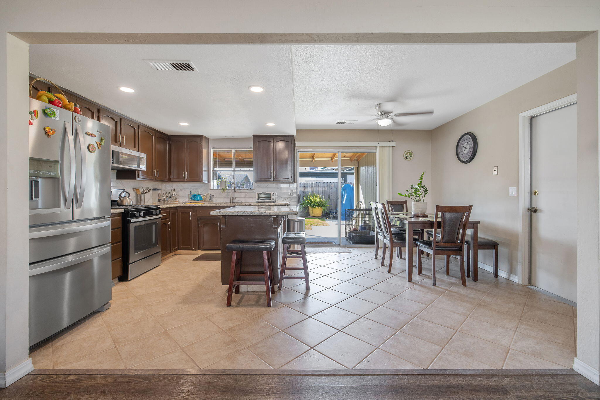 736 S Spruce St, Tulare, CA 93274