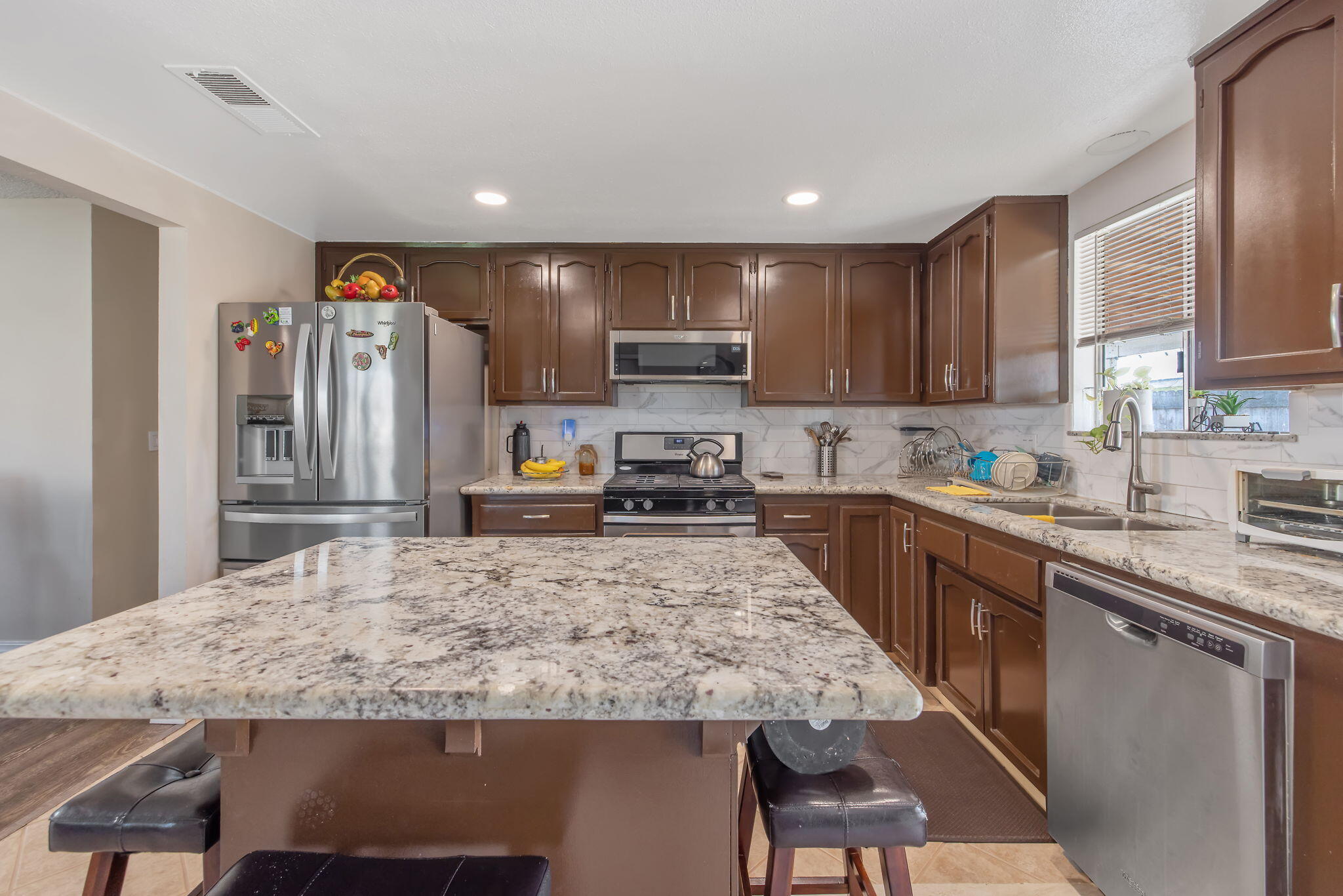 736 S Spruce St, Tulare, CA 93274