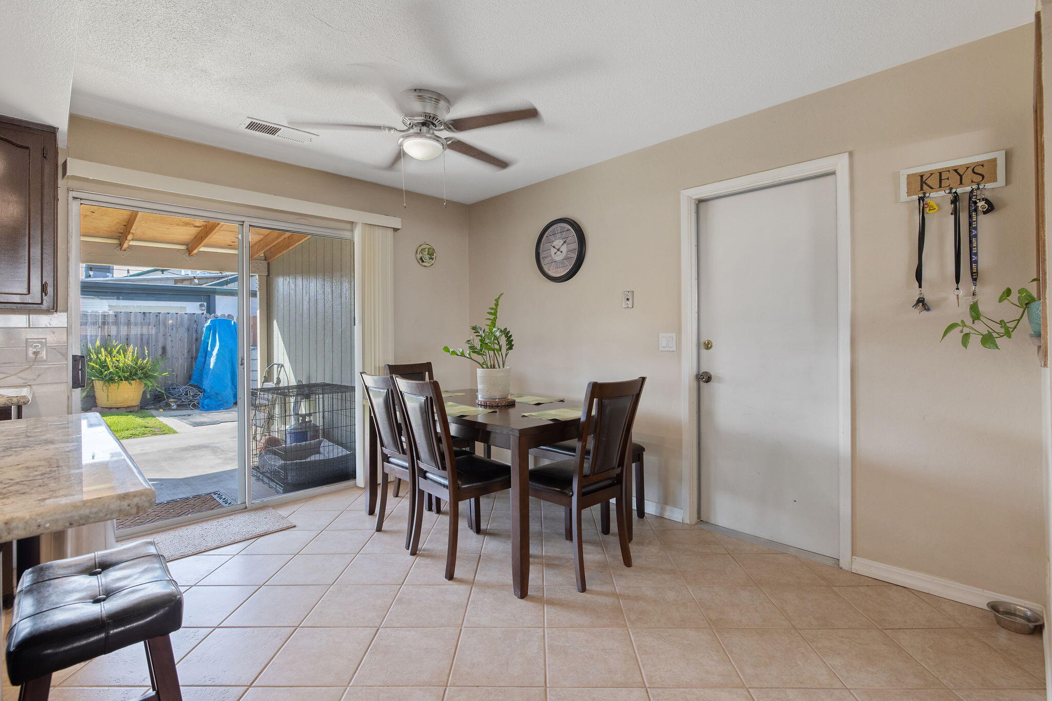 736 S Spruce St, Tulare, CA 93274