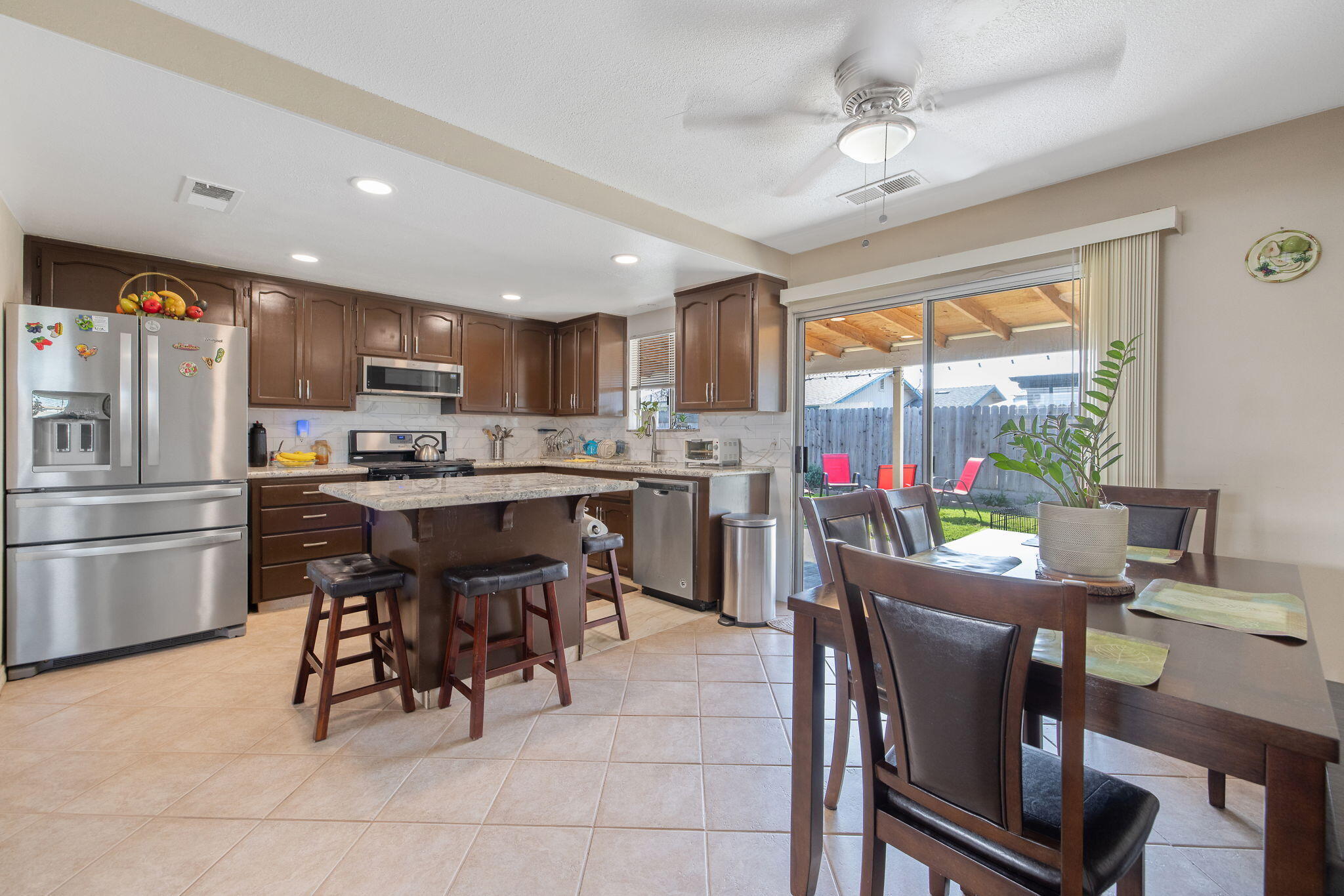 736 S Spruce St, Tulare, CA 93274