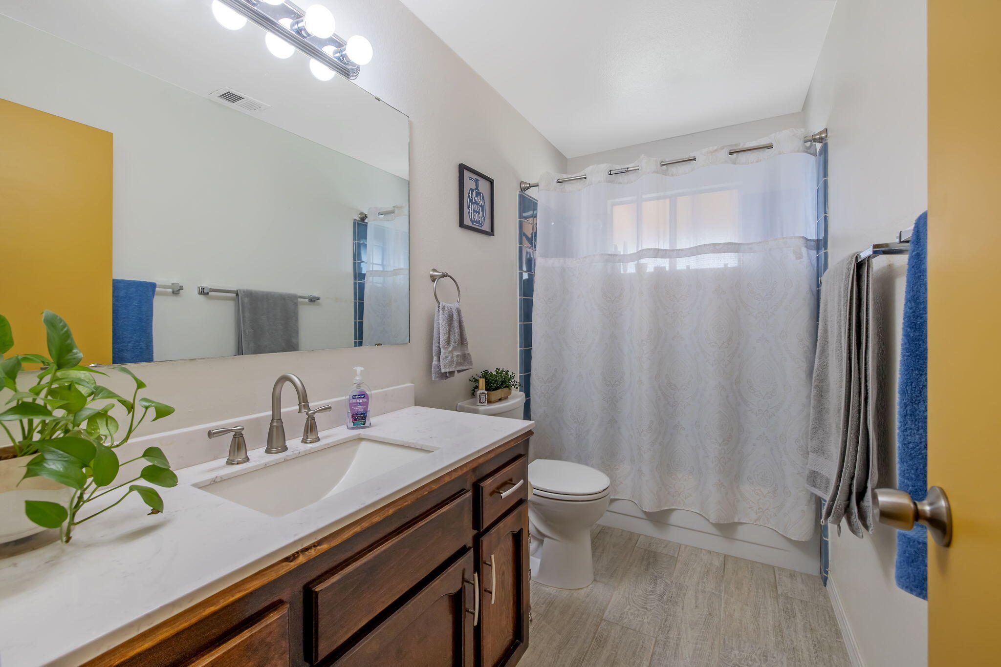 736 S Spruce St, Tulare, CA 93274