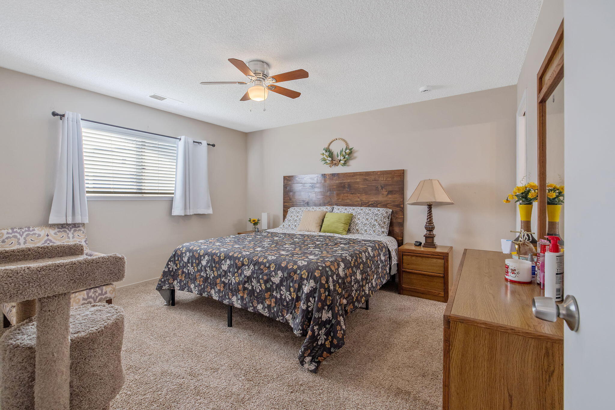 736 S Spruce St, Tulare, CA 93274