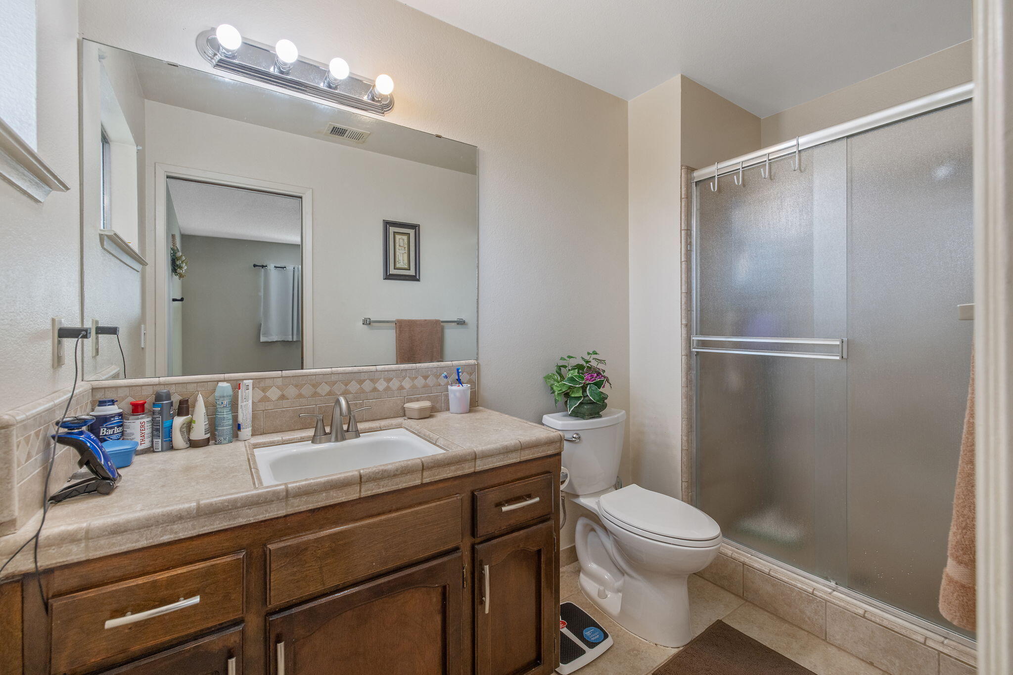 736 S Spruce St, Tulare, CA 93274