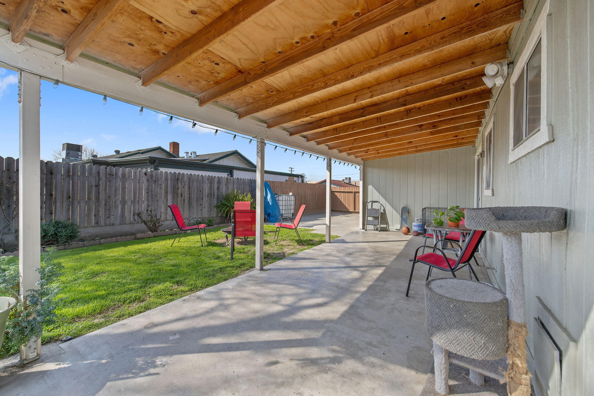 736 S Spruce St, Tulare, CA 93274