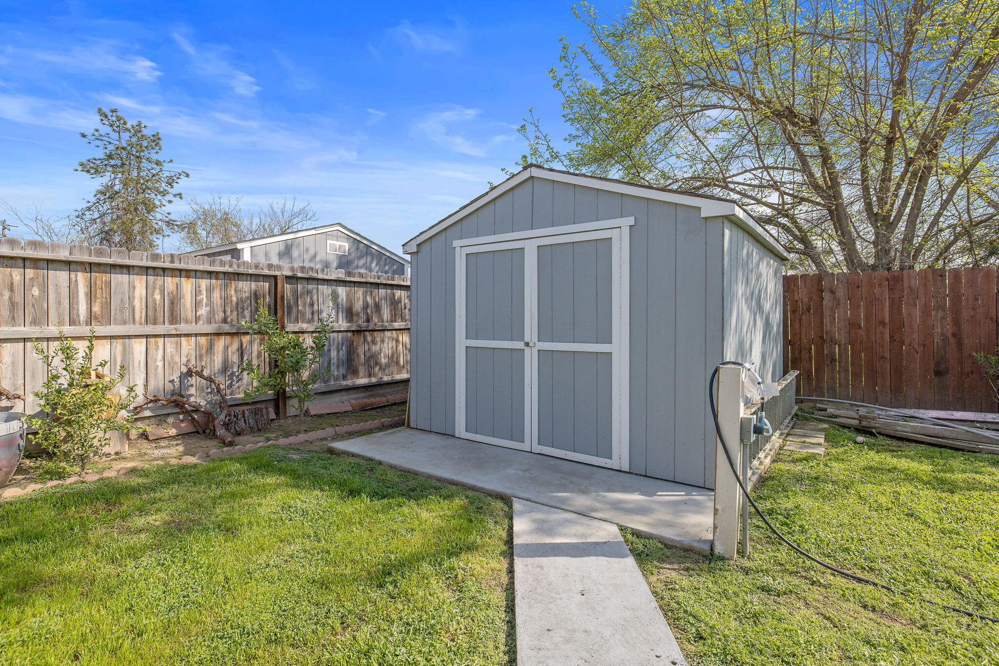 736 S Spruce St, Tulare, CA 93274