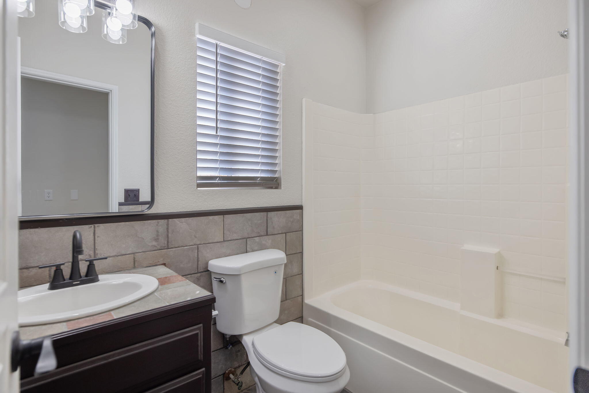 1159 Syrah Ct, Tulare, CA 93274