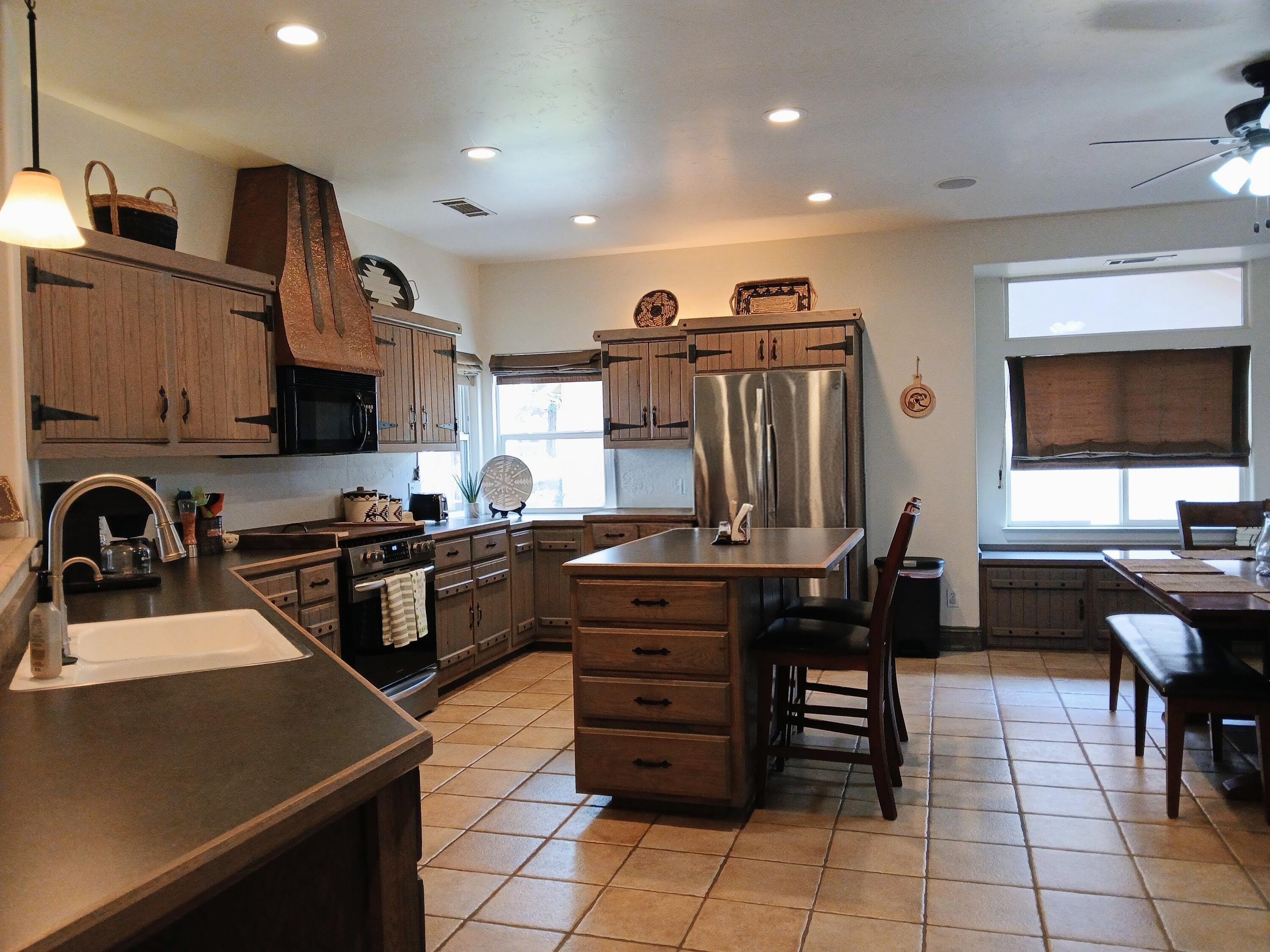 2485 Presidential Dr, Tulare, CA 93274