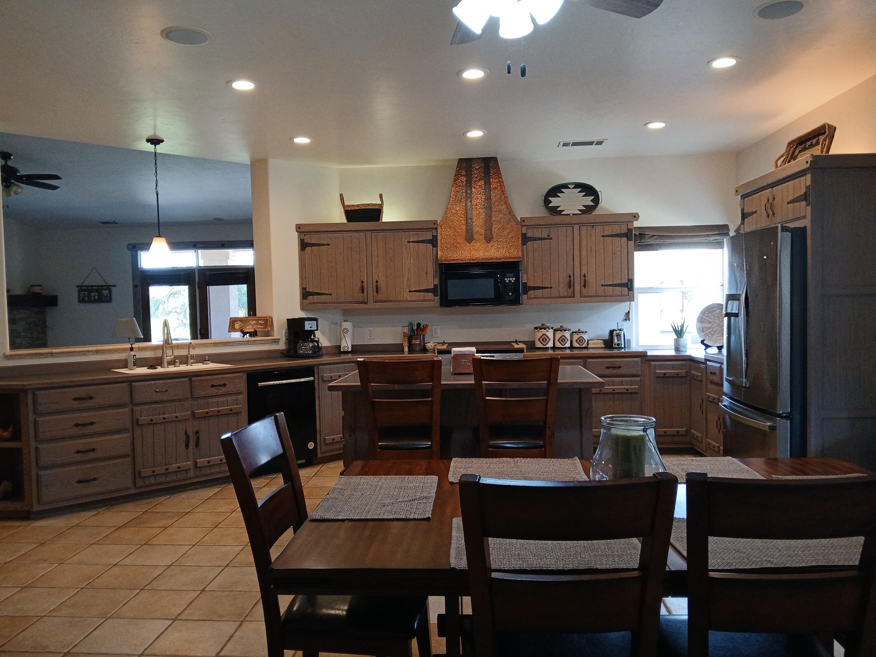 2485 Presidential Dr, Tulare, CA 93274