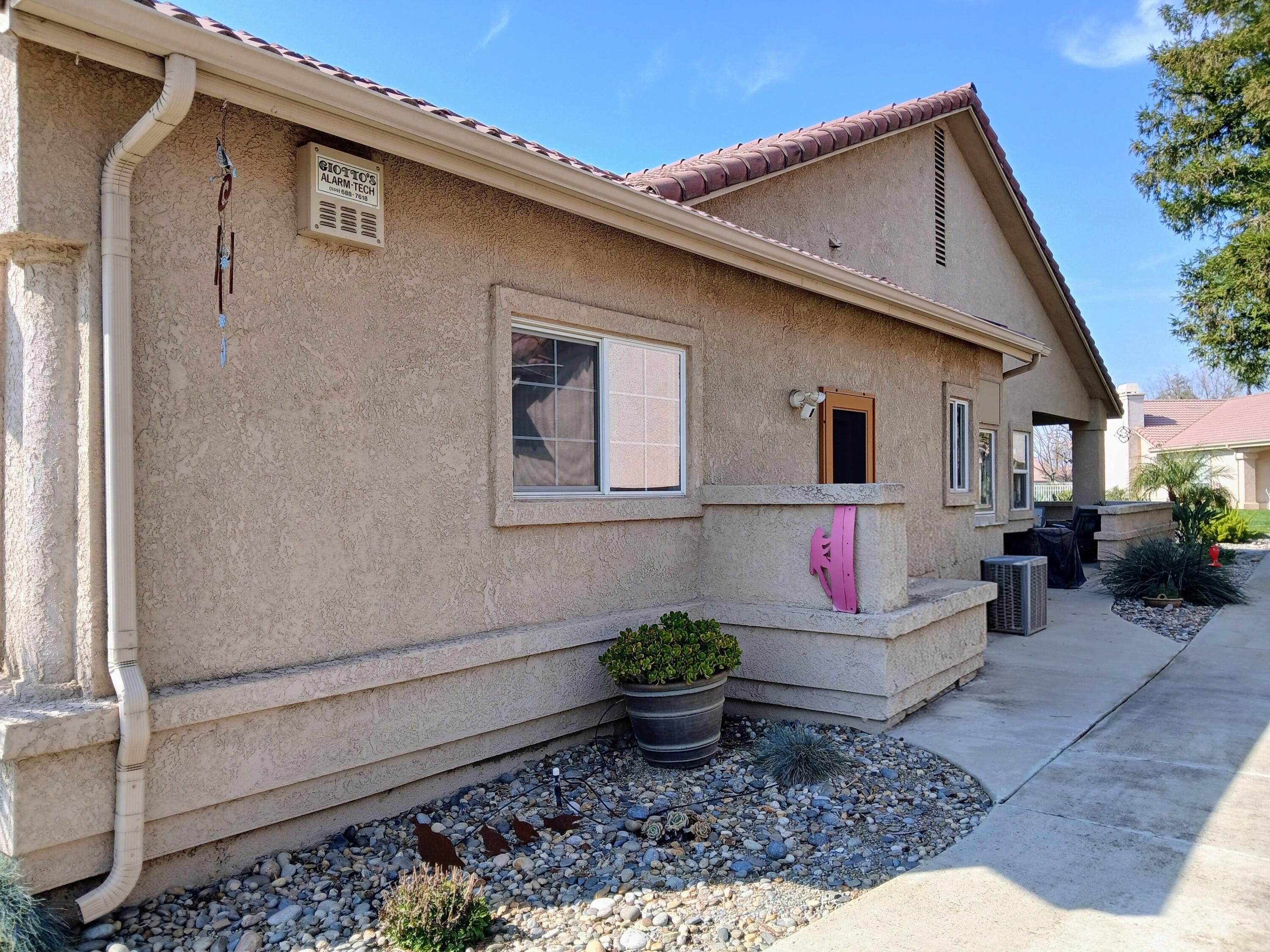2485 Presidential Dr, Tulare, CA 93274
