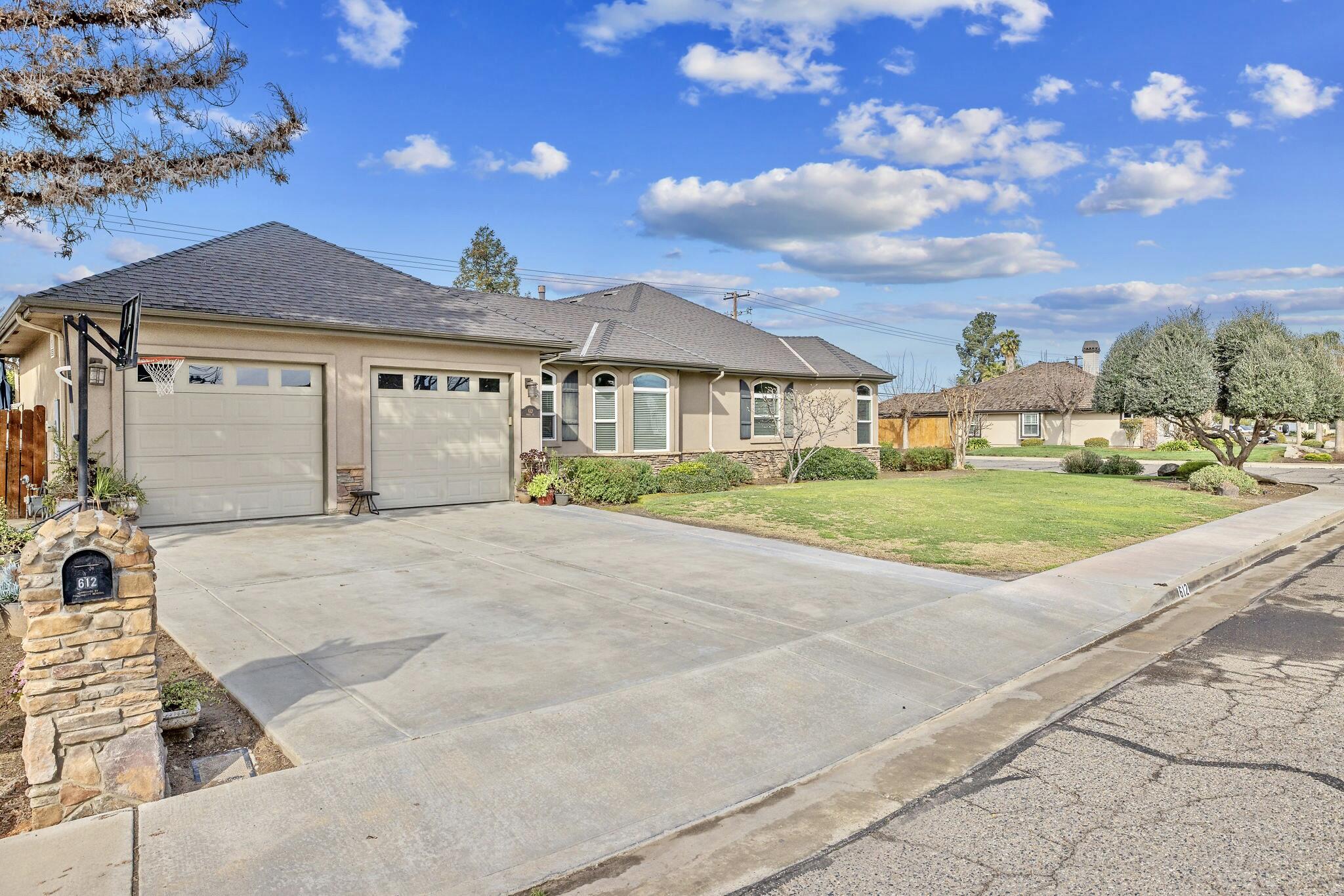 612 S Quail, Exeter, CA 93221