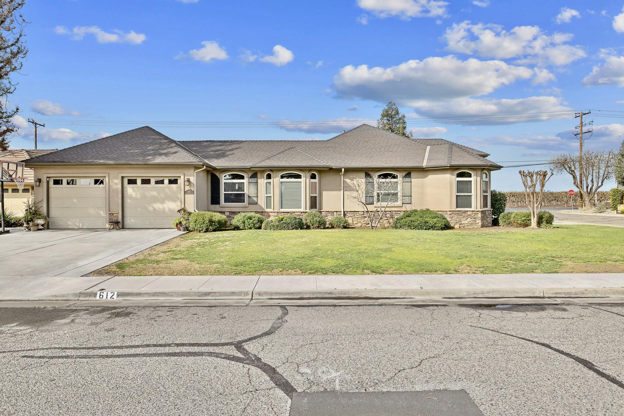 612 S Quail, Exeter, CA 93221